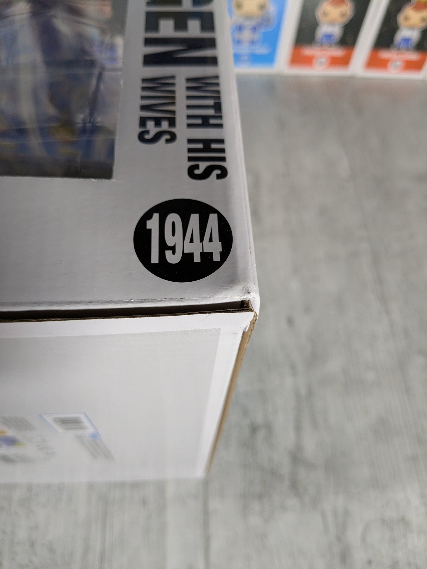 Funko pop Demon Slayer #1944 - Tengen with his Wives (SC2025/Opened/Damaged Box)