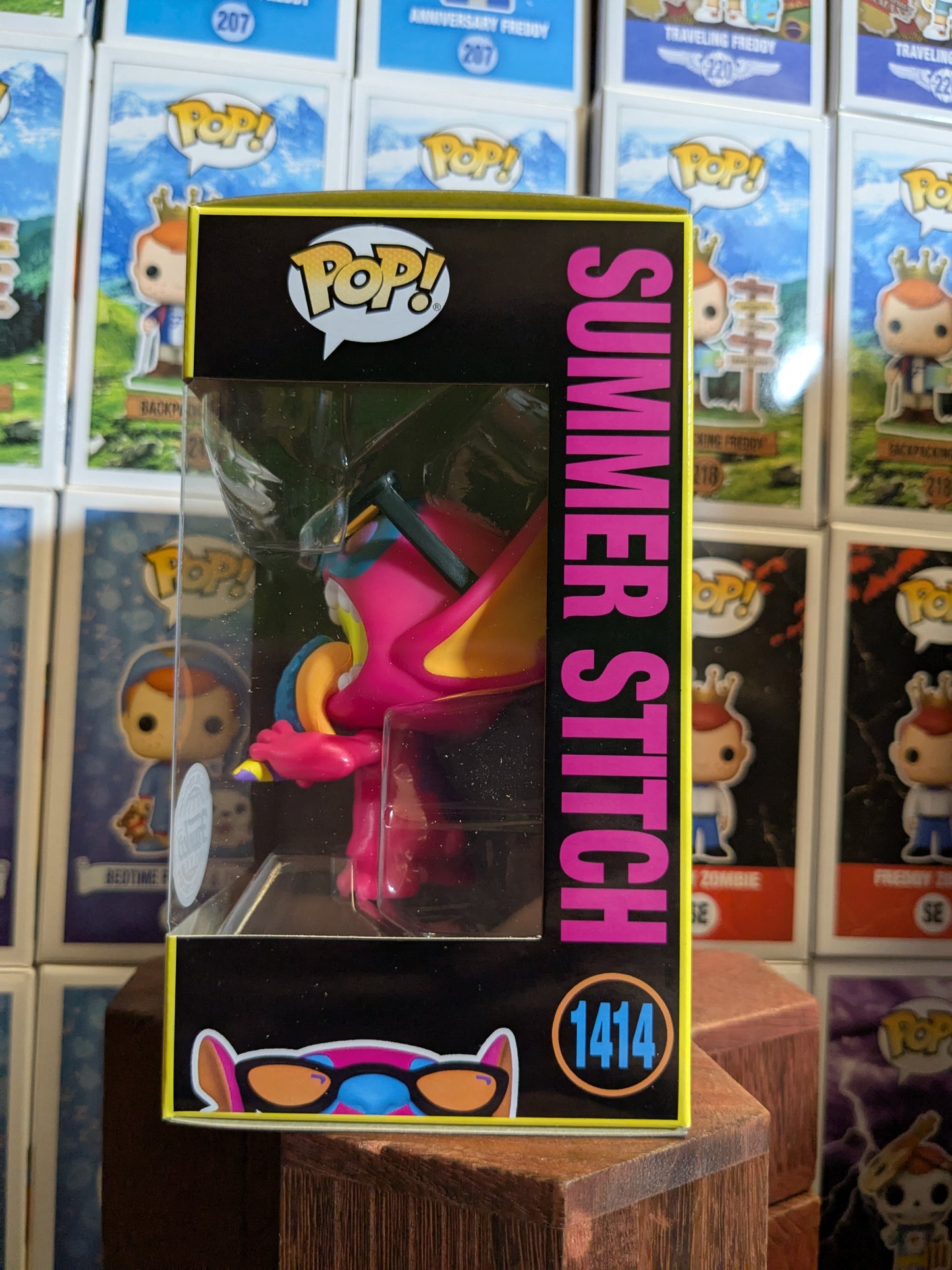 Funko pop 1414 : Summer Stitch (Blacklight)