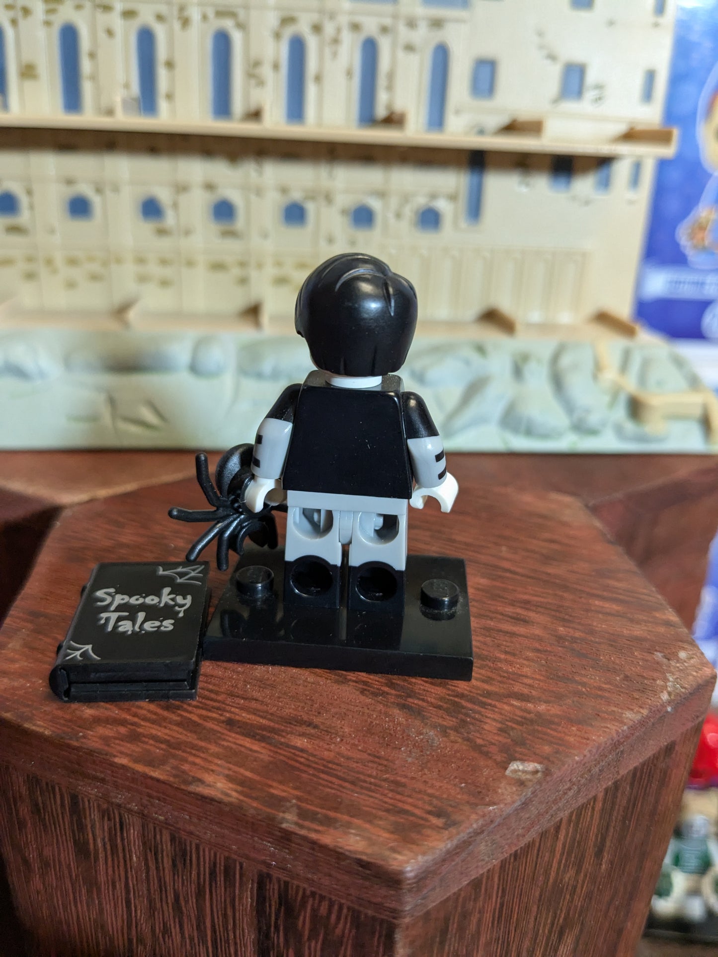 Lego Minifigures : Spooky Boy