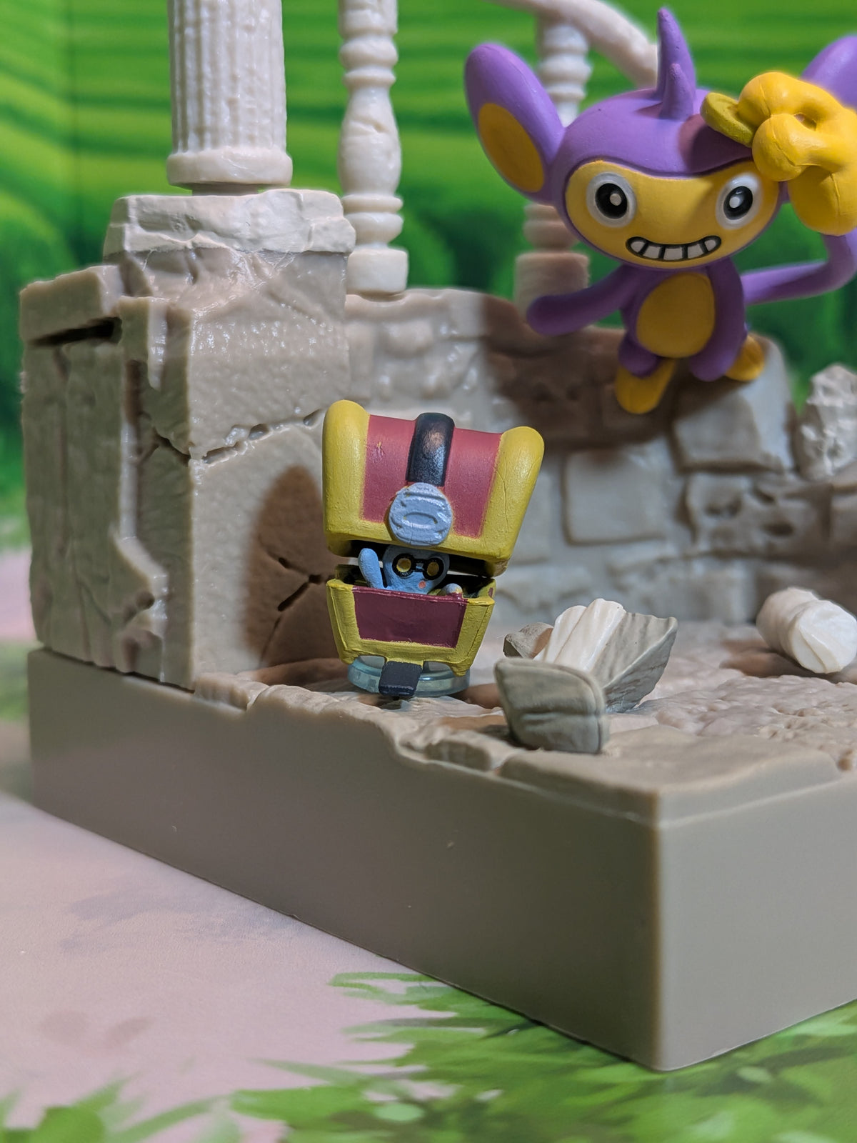 Re-Ment Pokémon: Diorama Collection - Antike Burgruinen - Capumain & Mordudor | Aipom & Gimmighoul | Eipam & Gimmiguru (~10cm)