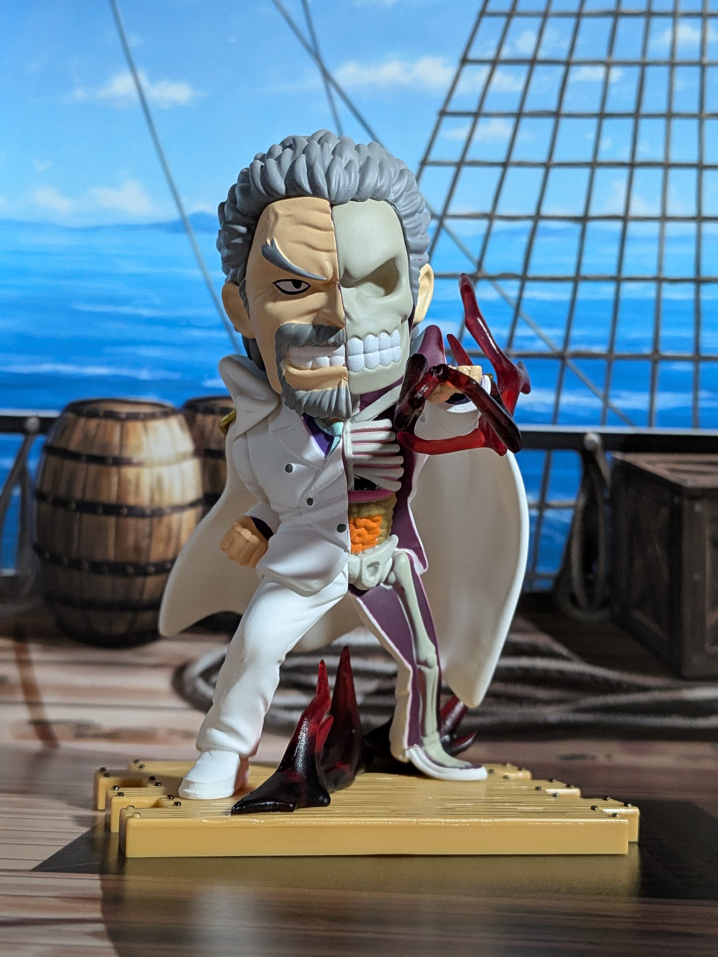 Mighty Jaxx - One Piece Freeny's Hidden Dissectibles Marines Edition - Monkey D. Garp (~10cm)