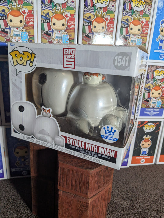 Funko pop 1541 : Baymax with Mochi