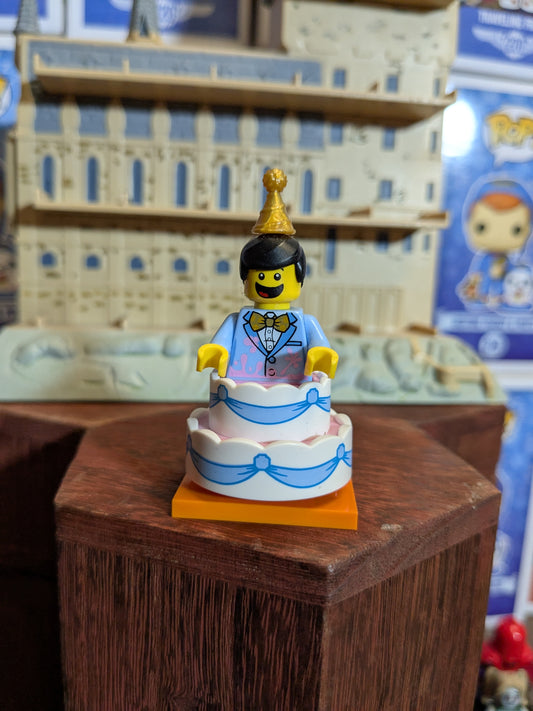 Lego Minifigures : Birthday Cake Suit Guy