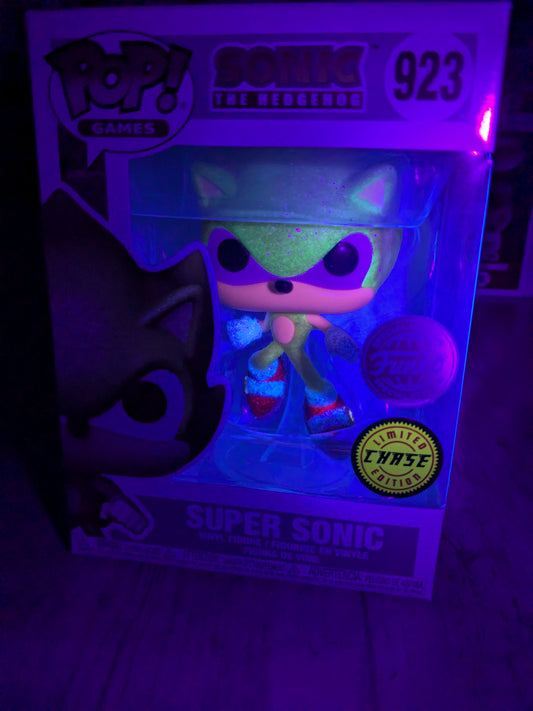 Funko pop 923 : Super Sonic (Chase/Protector)