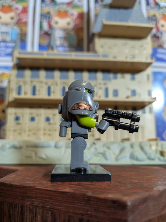 Lego Minifigures : Alien Avenger