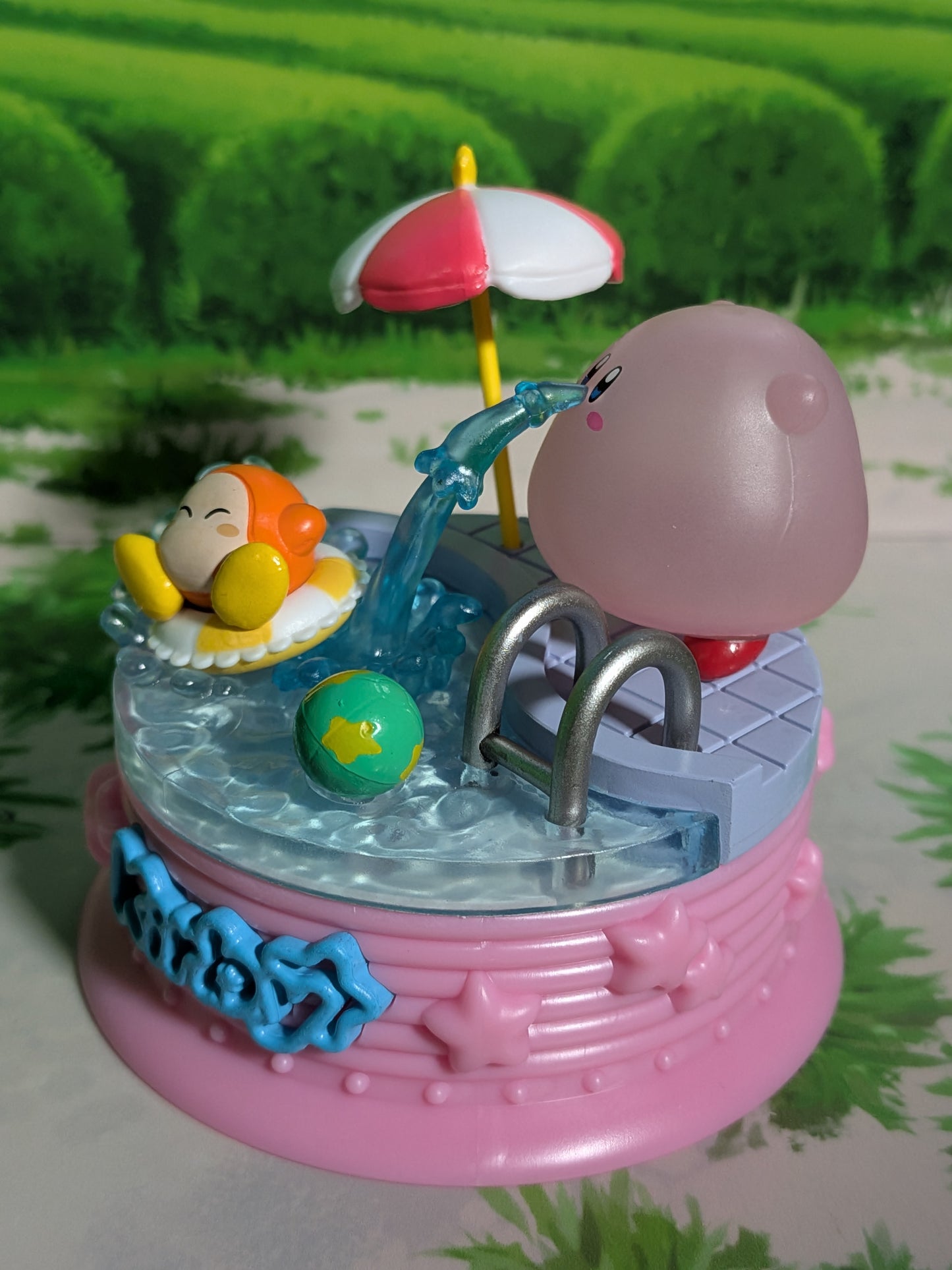 Re-Ment - Kirby in Pop City!! - On s'amuse bien dans l'eau !