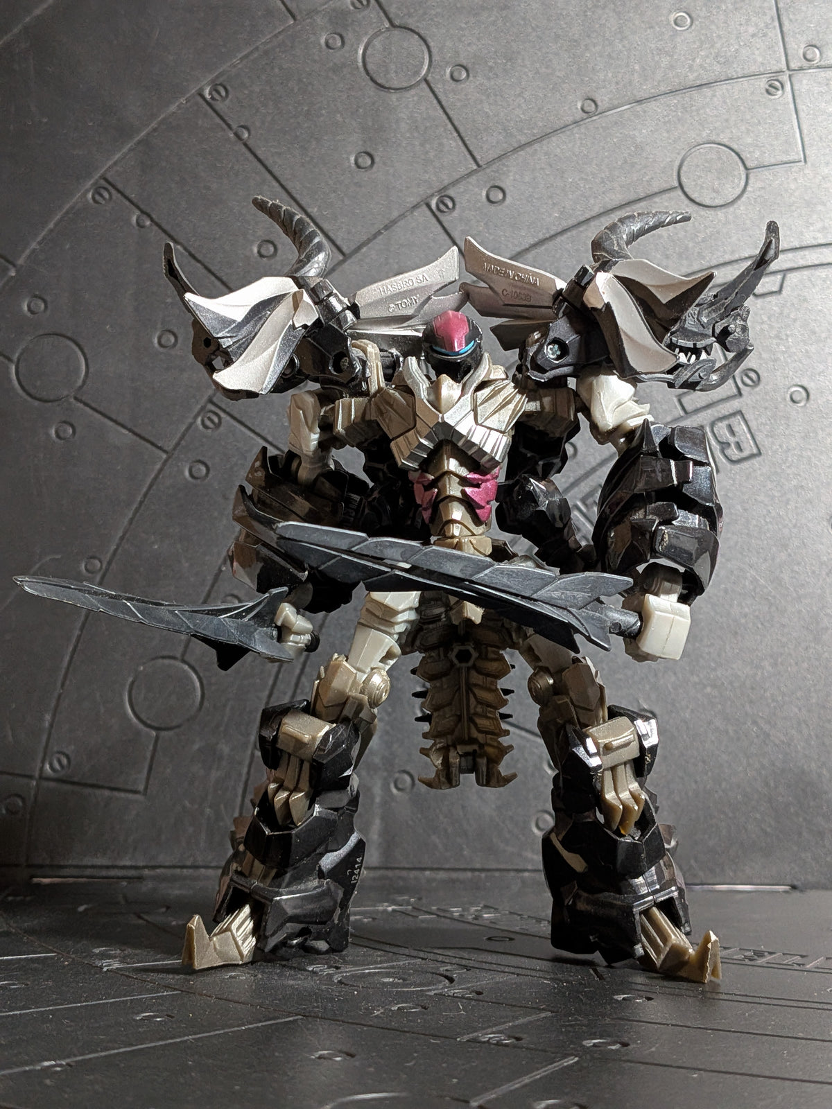 Transformers Age of Extinction - Deluxe Class : Black Knight Slug