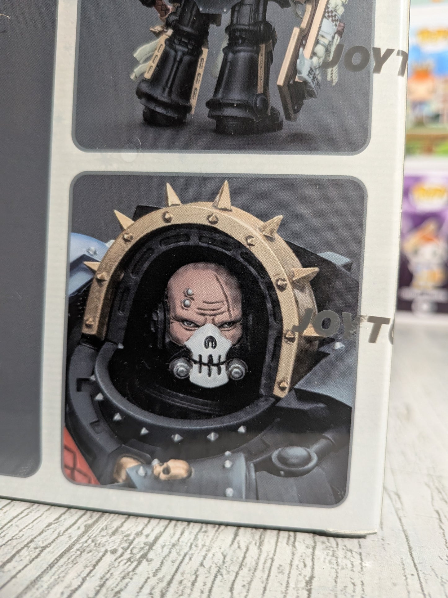 JoyToy Warhammer 40k – Ultramarines Chaplain in Terminator-Rüstung (14,3cm)