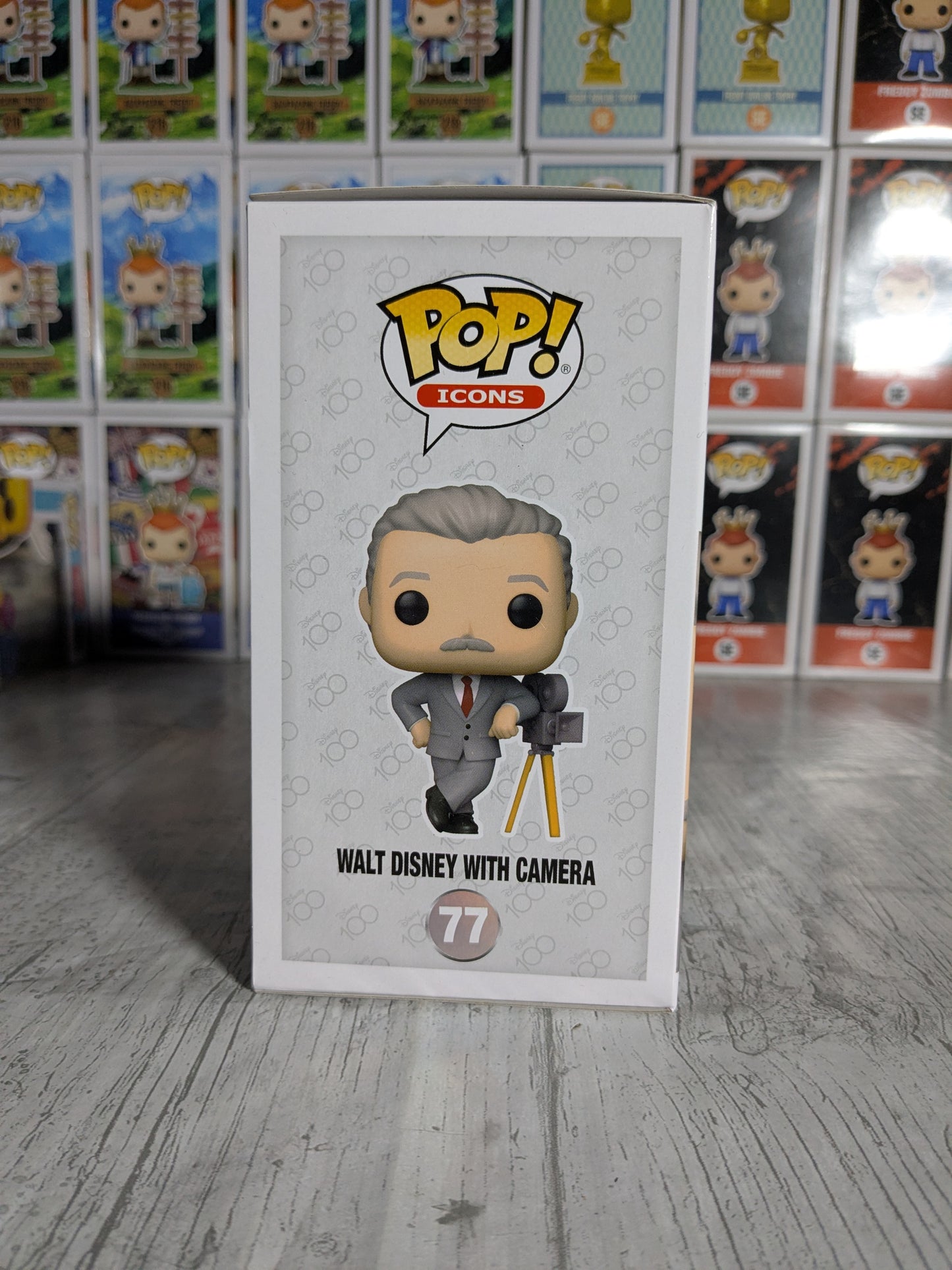 Funko pop 77 : Walt Disney with Camera