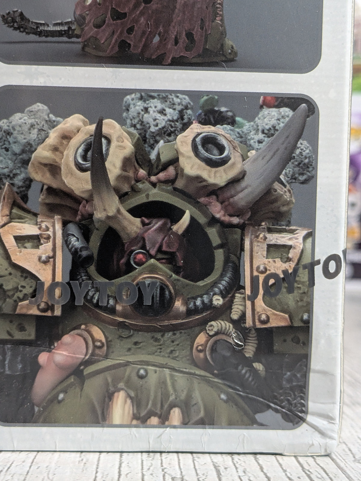 JoyToy Warhammer 40k - Death Guard Deathshroud Terminator Champion (14cm)