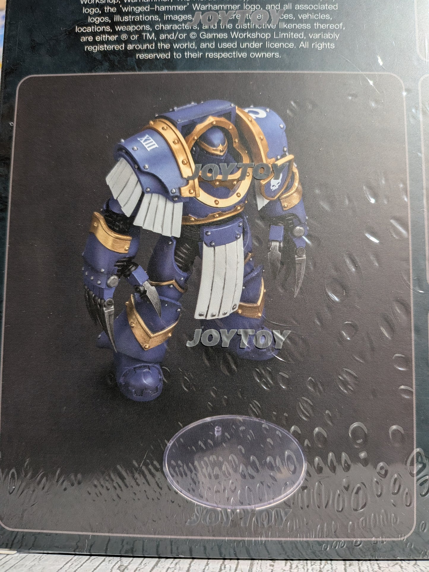 JoyToy Warhammer The Horus Heresy - Ultramarines Cataphractii Terminator Trupp Terminator mit Blitzklauen (13,6cm)