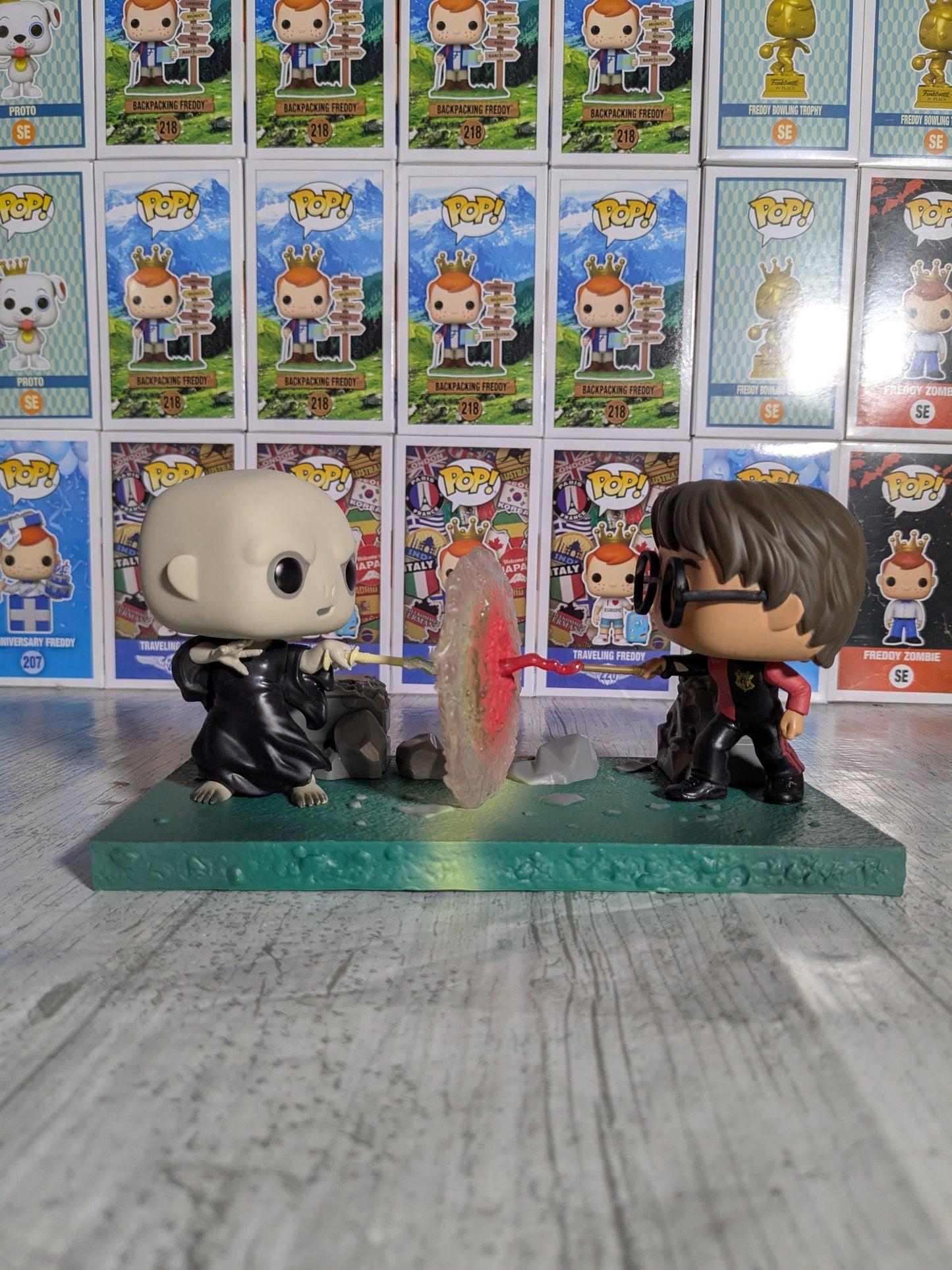 Funko pop 119 : Harry vs Voldemort (Opened/Damaged Box)