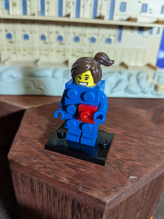 Lego Minifigures : Brick Suit Girl
