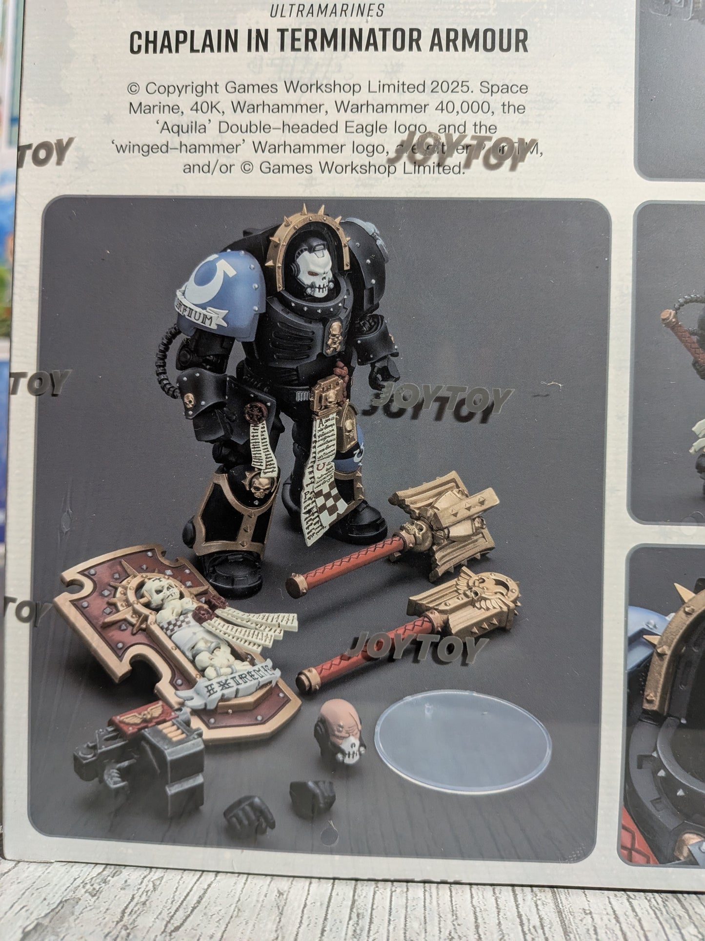 JoyToy Warhammer 40k – Ultramarines Chaplain in Terminator-Rüstung (14,3cm)