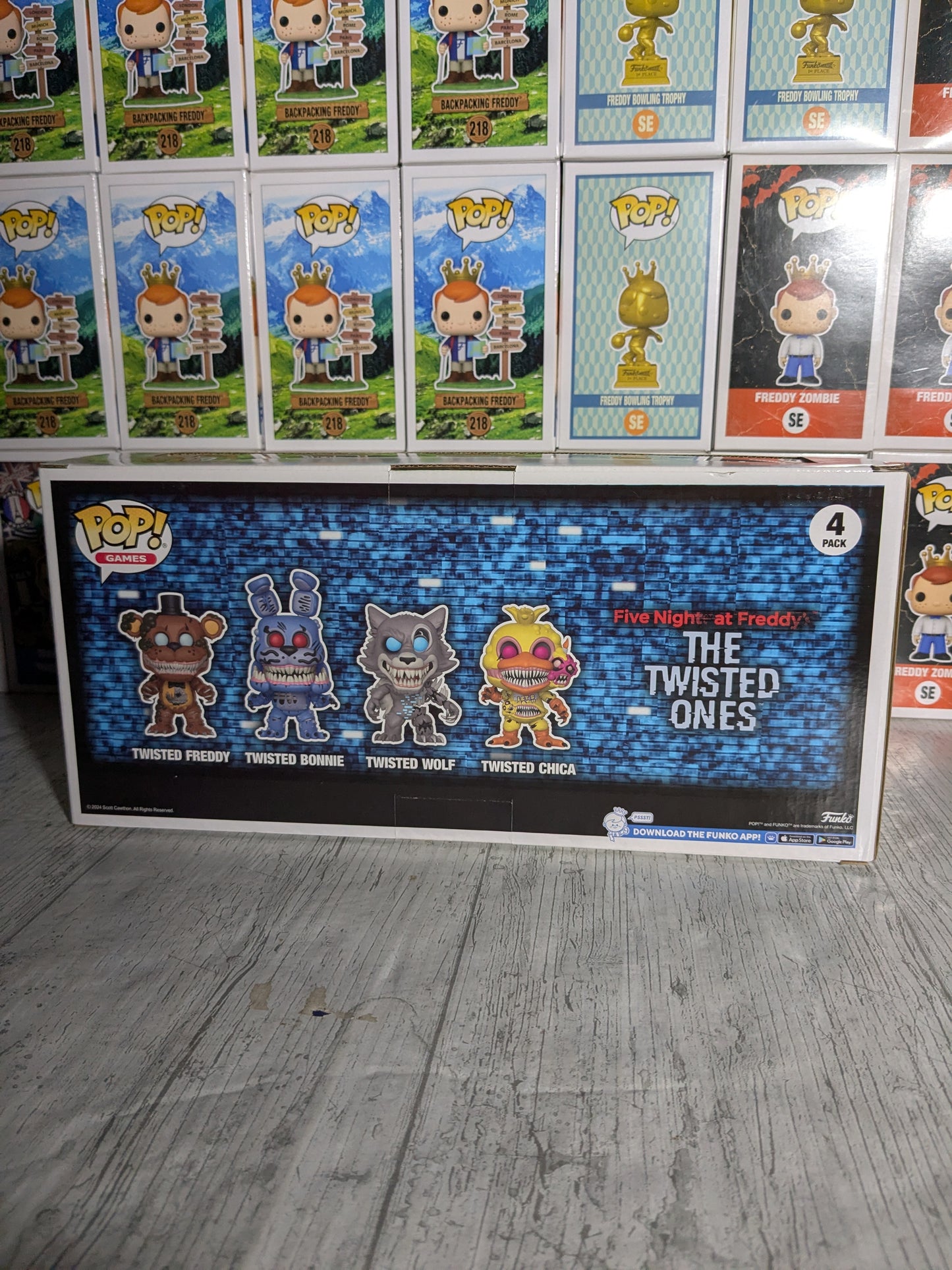 Funko pop : Twisted Freddy / Twisted Bonnie / Twisted Wolf / Twisted Chica (glow)