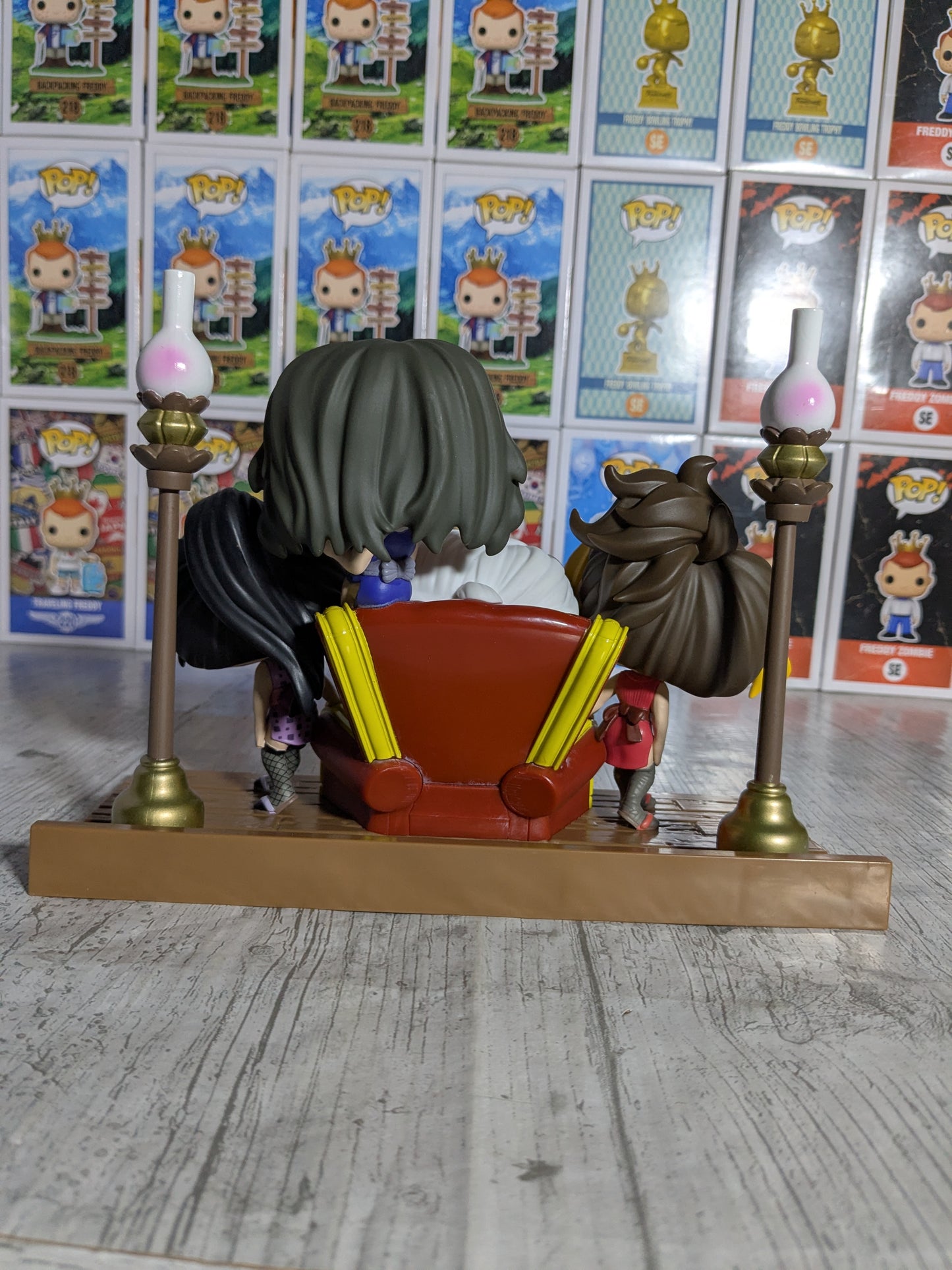 Funko pop Demon Slayer #1944 - Tengen with his Wives (SC2025/Opened/Damaged Box)