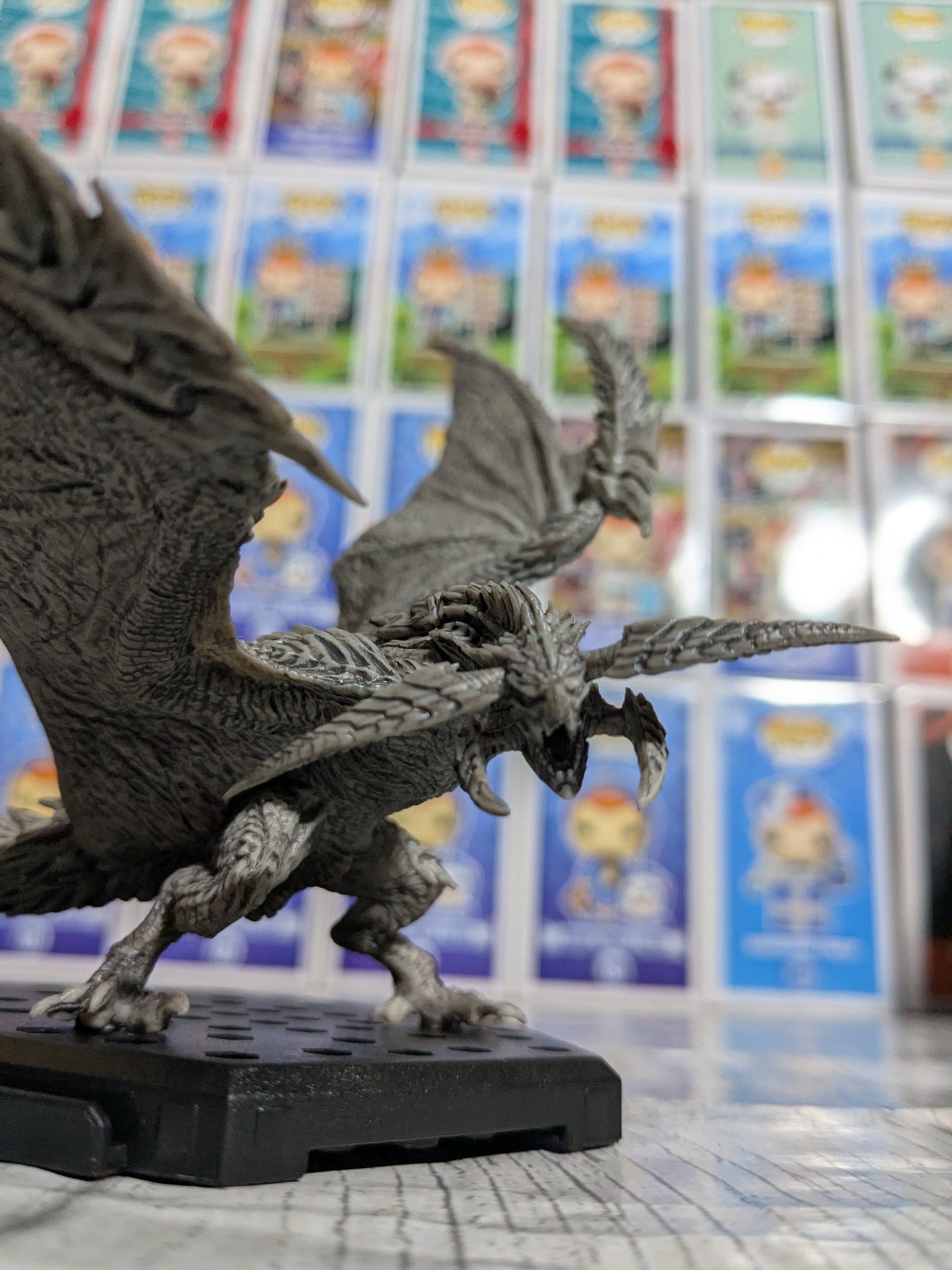 Capcom Figure Builder - CFB Vol. 27 - Monster Hunter Wilds - Rey Dau (Stone Version) - env. 11cm