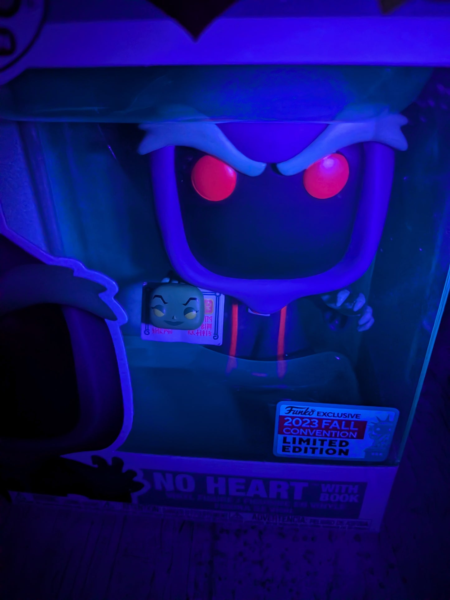 Funko Pop Glücksbärchis #1416 – Herzdämon mit Buch (FC2023)