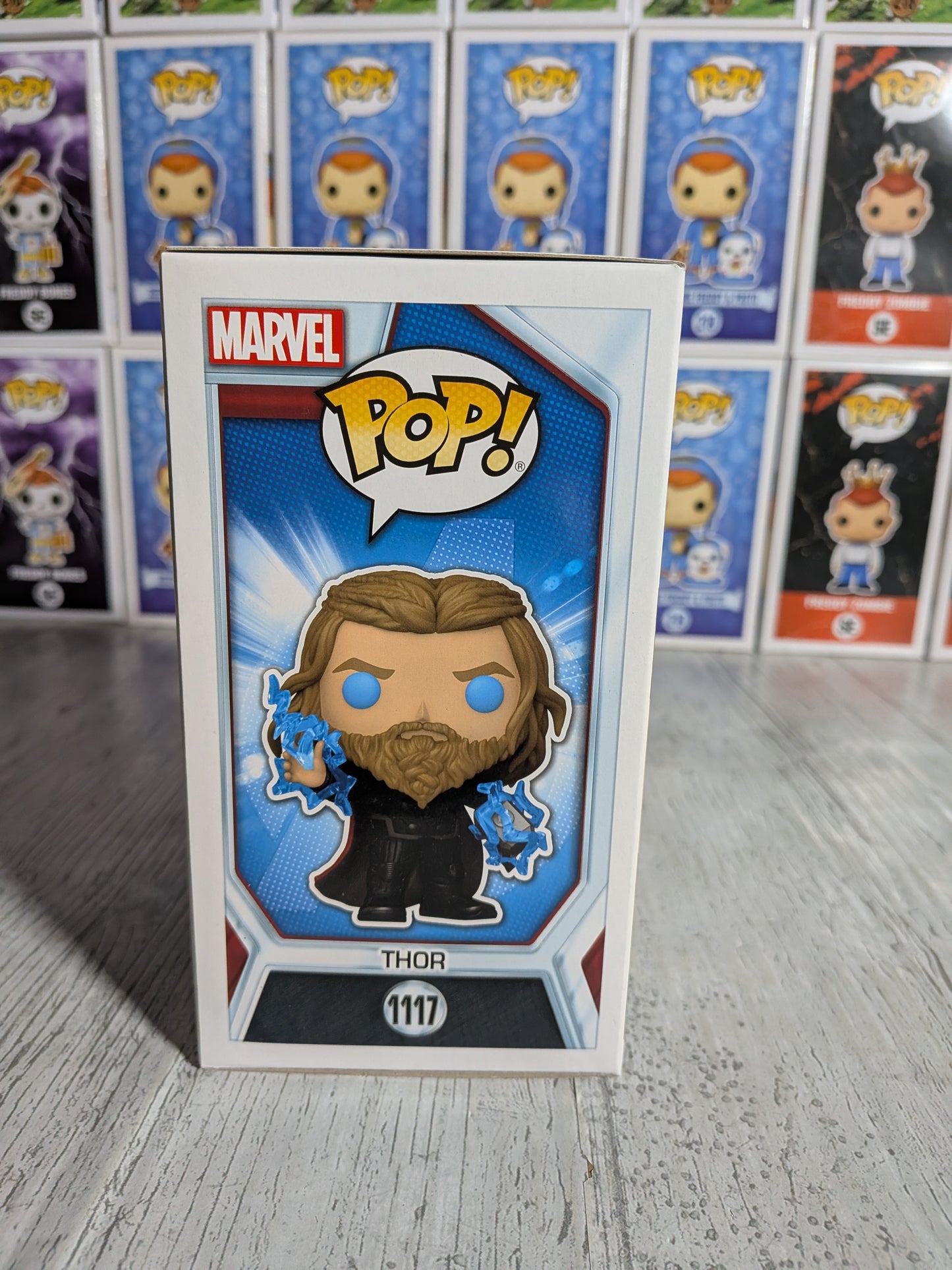 Funko Pop Marvel Studios Avengers Endgame #1117 – Thor (CCE/Glow/Geöffnet/Beschädigter Kunststoff)