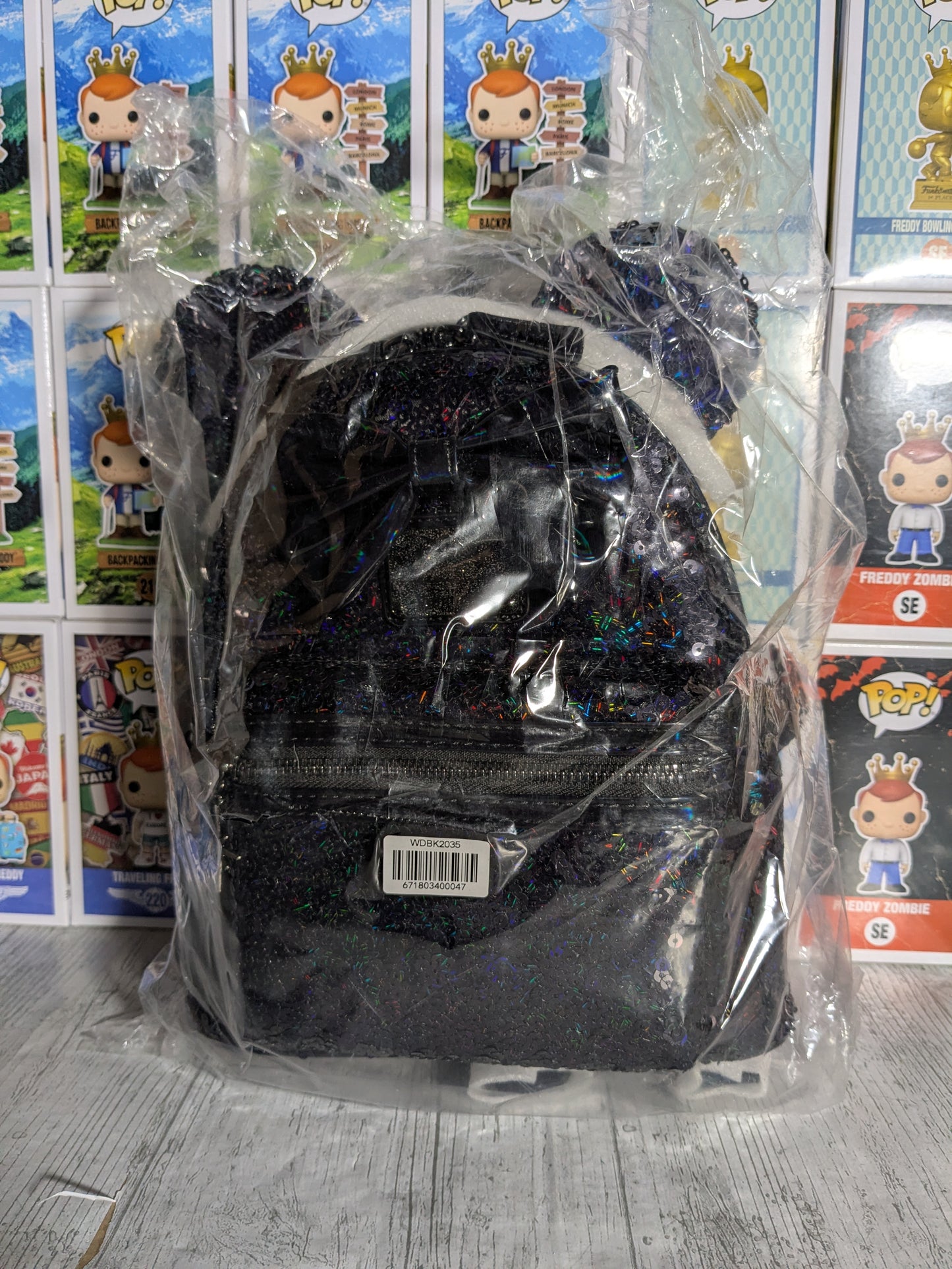 Loungefly : Minnie Mouse Black Holographic Mini Backpack 🎀