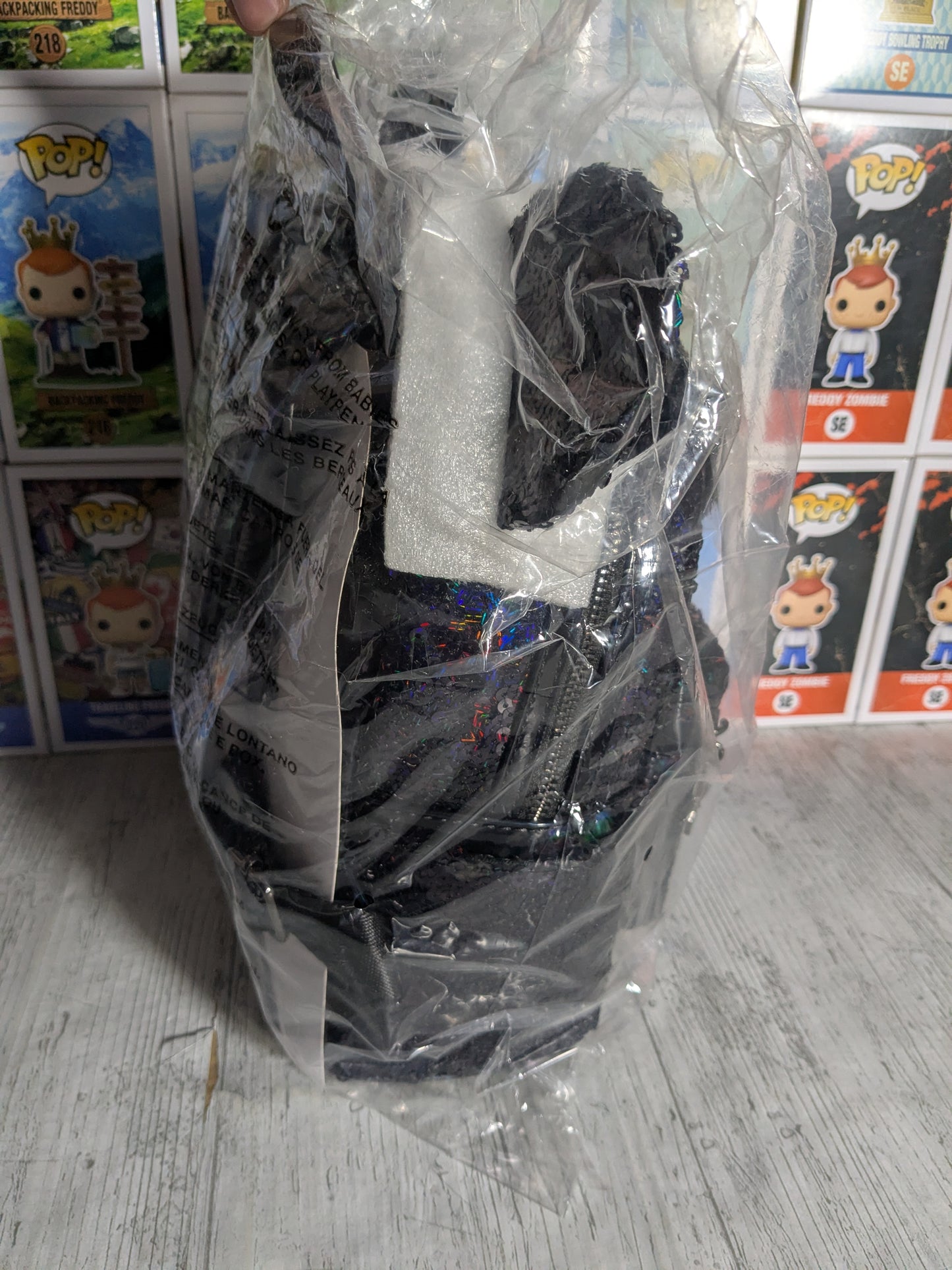 Loungefly : Minnie Mouse Black Holographic Mini Backpack 🎀