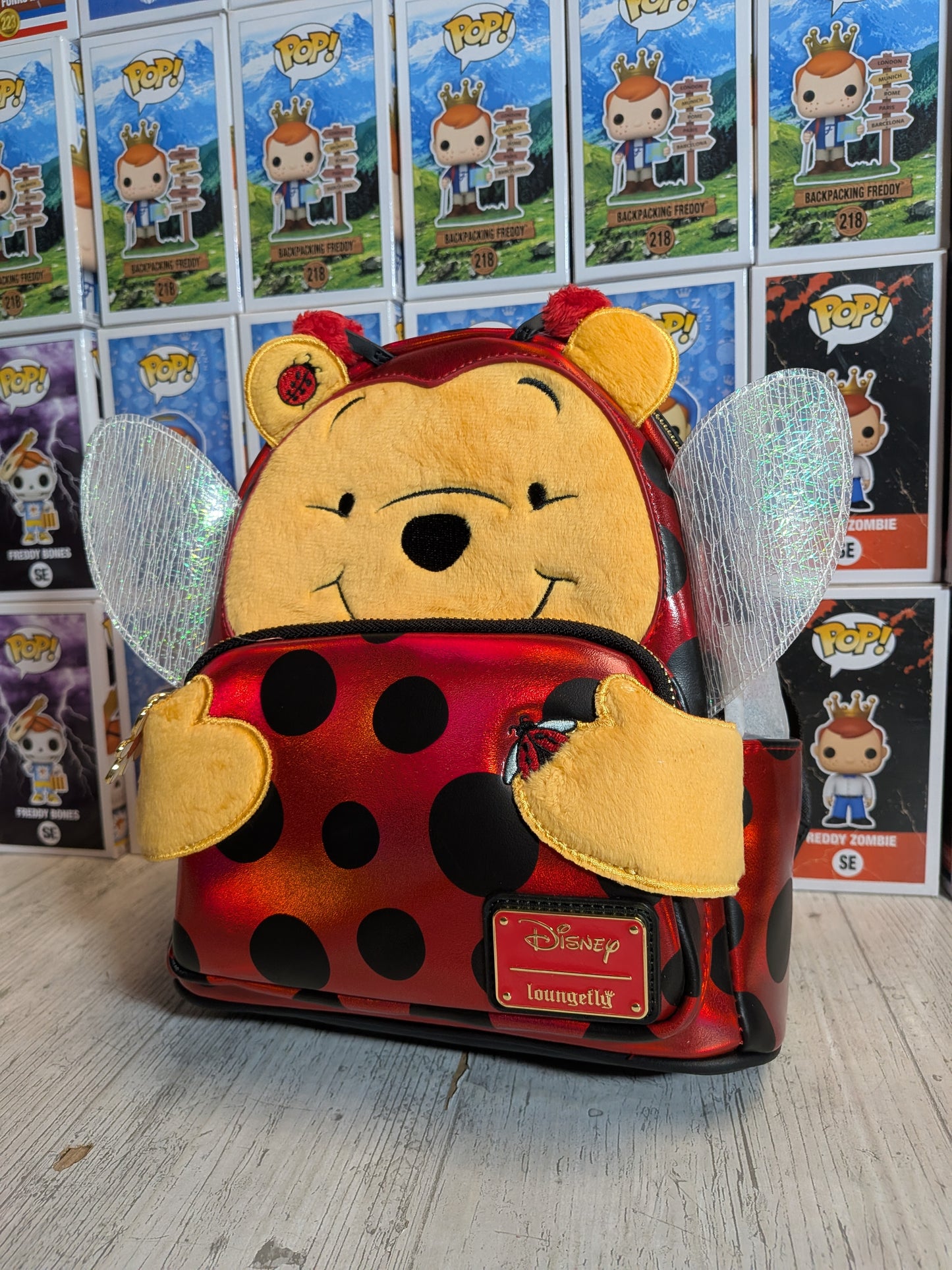 Loungefly Disney - Ladybug Pooh Cosplay Mini-Rucksack 🐞