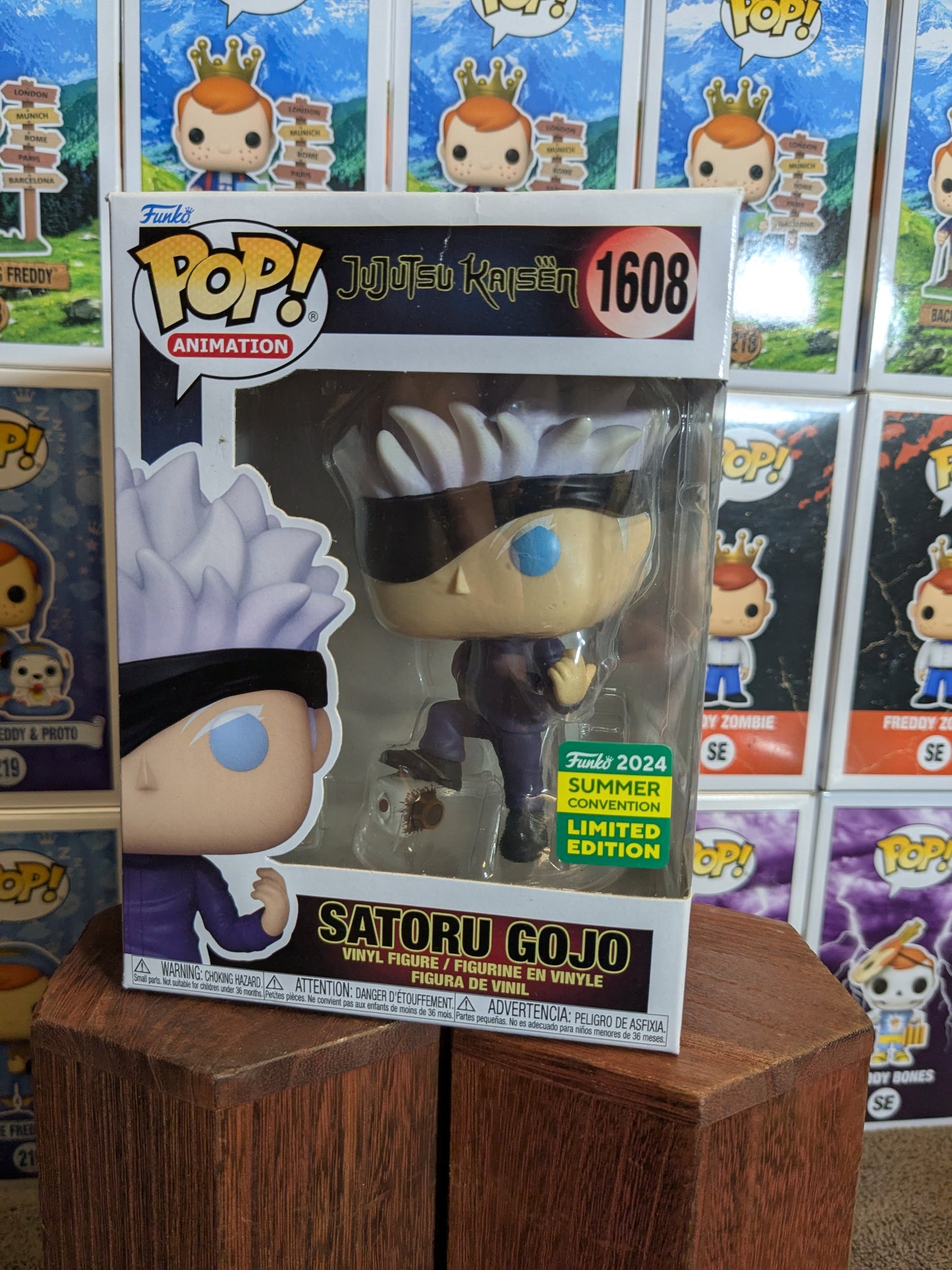 Funko pop 1608 : Satoru Gojo with Jogo's Head (SC2024)(Damaged Box/ Opened)