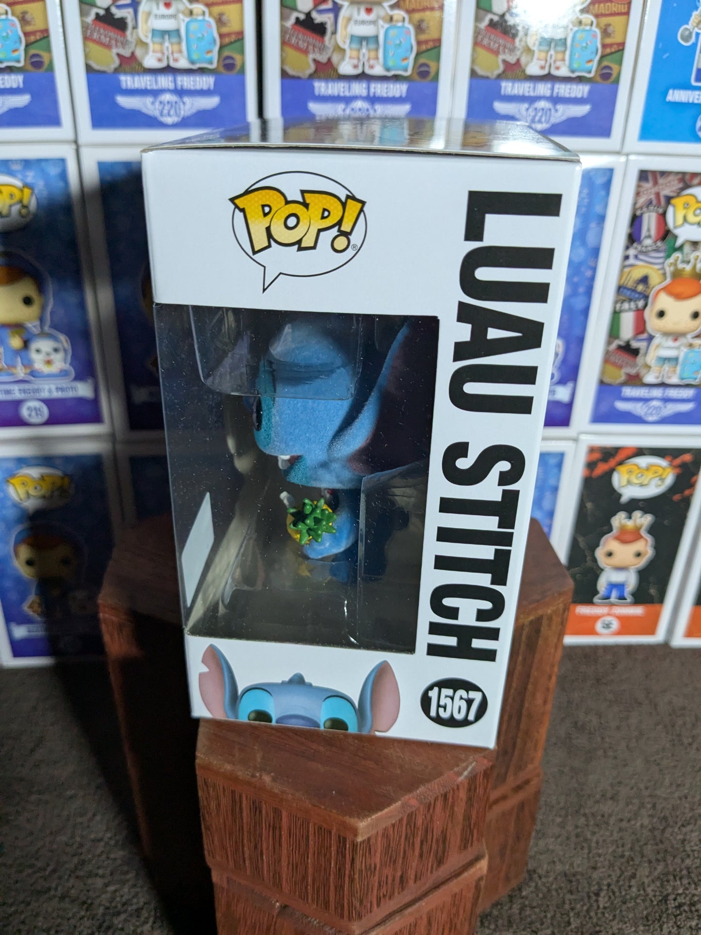 Funko pop 1567 : Luau Stitch (Flocked)