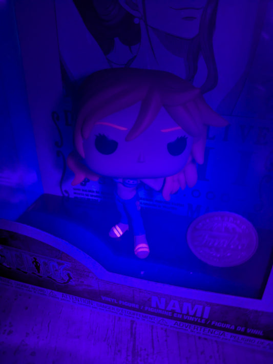 Funko pop 1777 : Nami Wanted Poster (Damaged box)