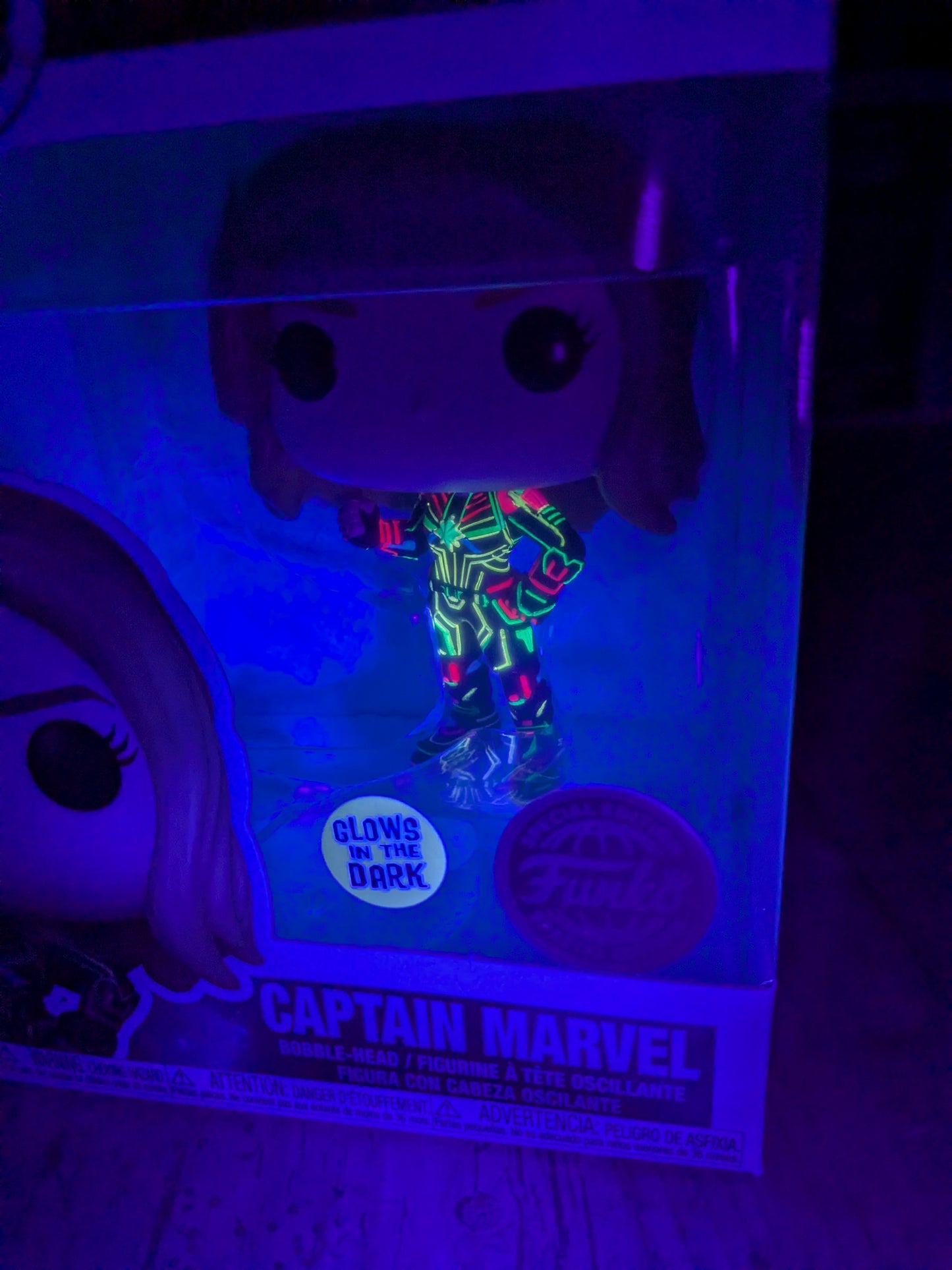 Funko pop 516 : Captain Marvel (Glow)