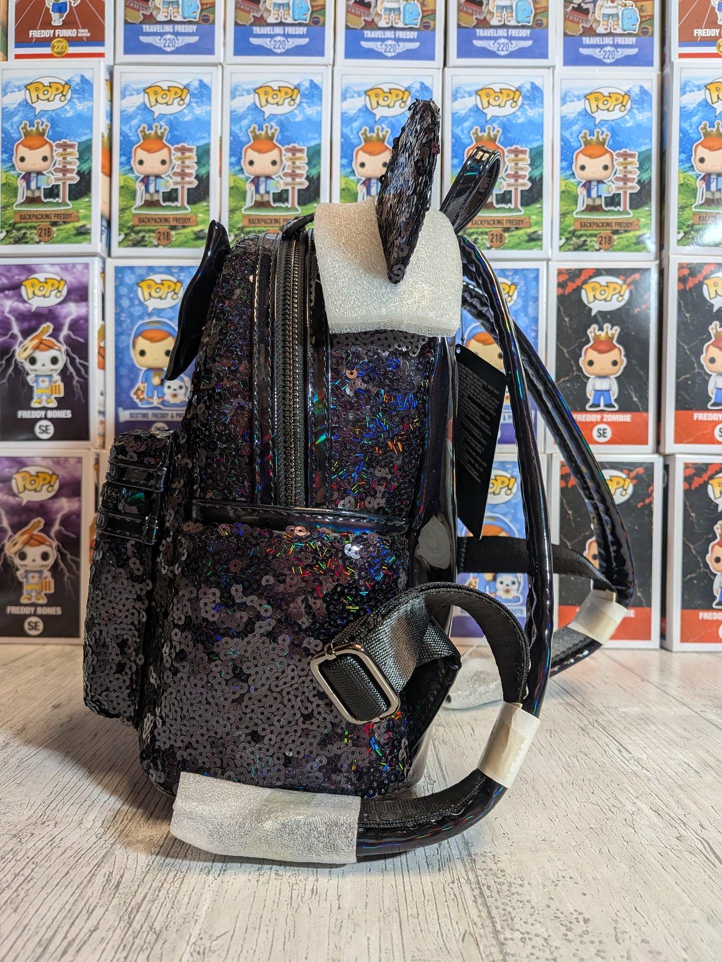 Loungefly Disney – Minnie Mouse Mini-Rucksack, schwarz, holografisch 🎀