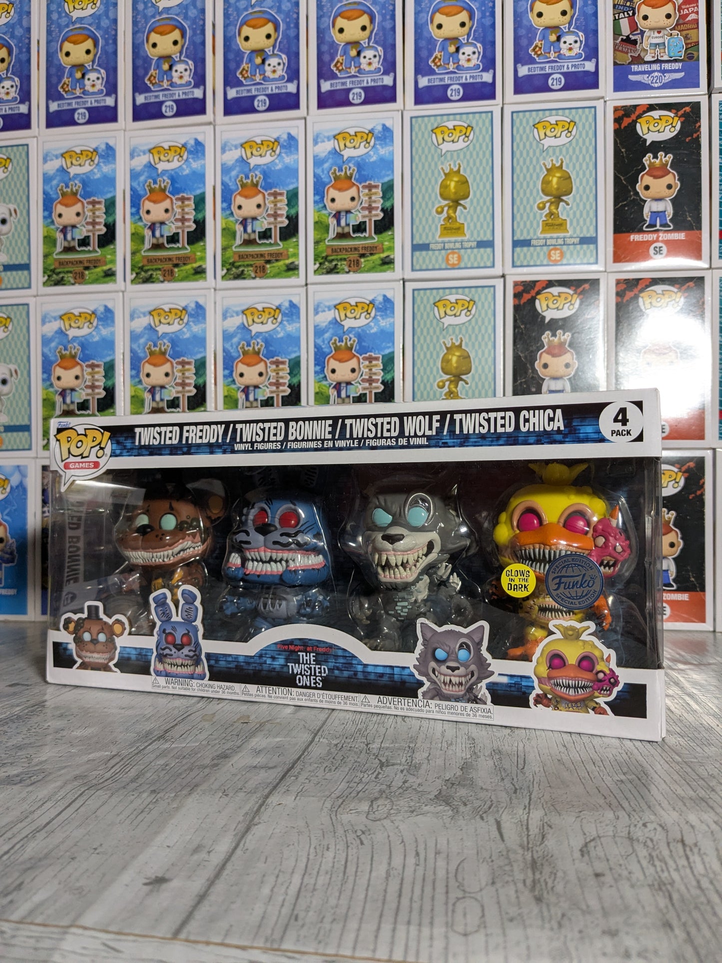 Funko pop : Twisted Freddy / Twisted Bonnie / Twisted Wolf / Twisted Chica (glow)