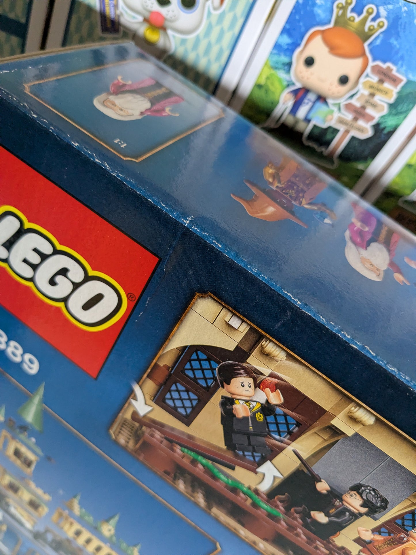 LEGO 76389 : Hogwarts Chamber of Secrets (Damaged box)