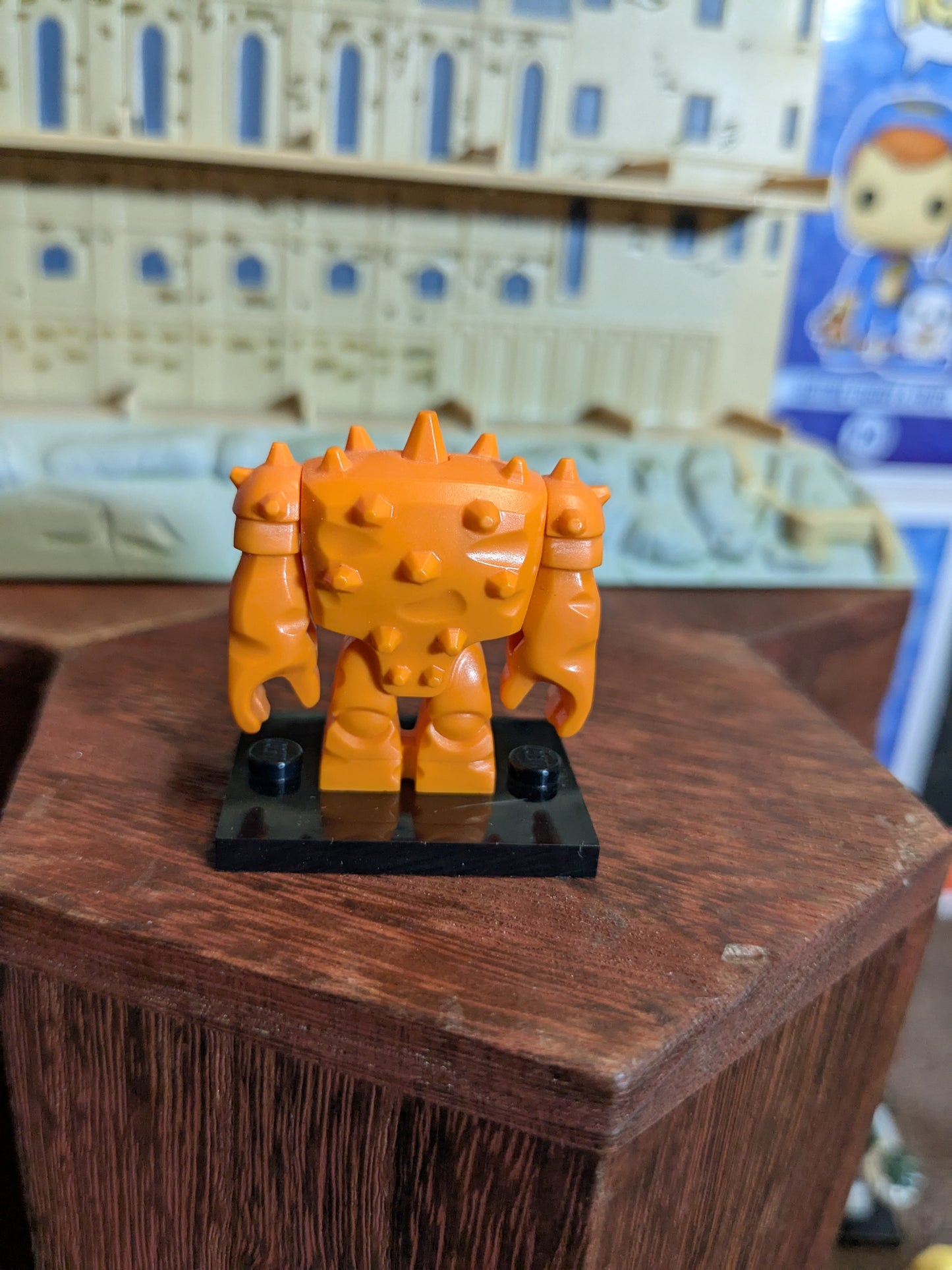 Lego Minifigures : Chunk