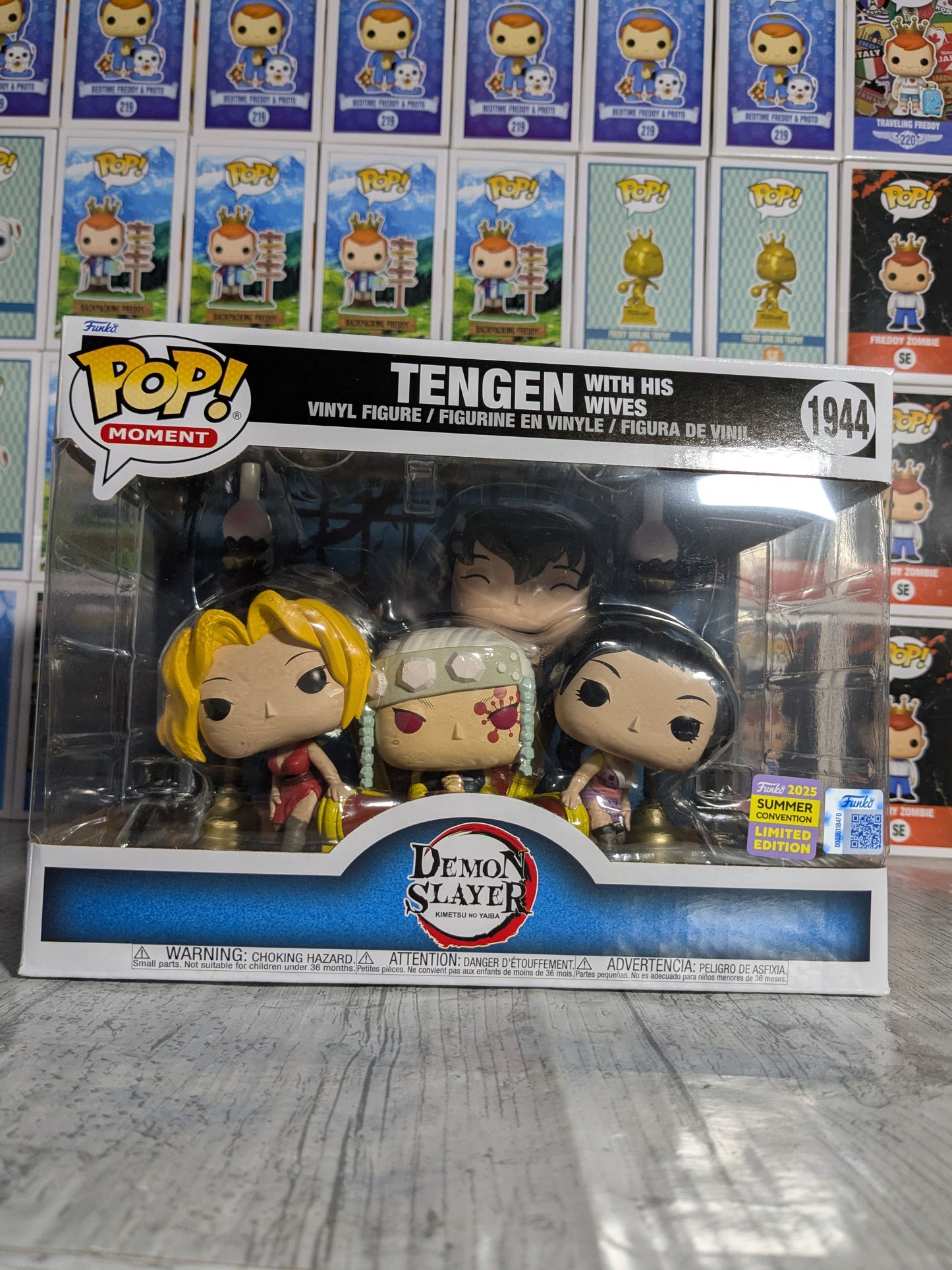 Funko pop Demon Slayer #1944 - Tengen with his Wives (SC2025/Opened/Damaged Box)