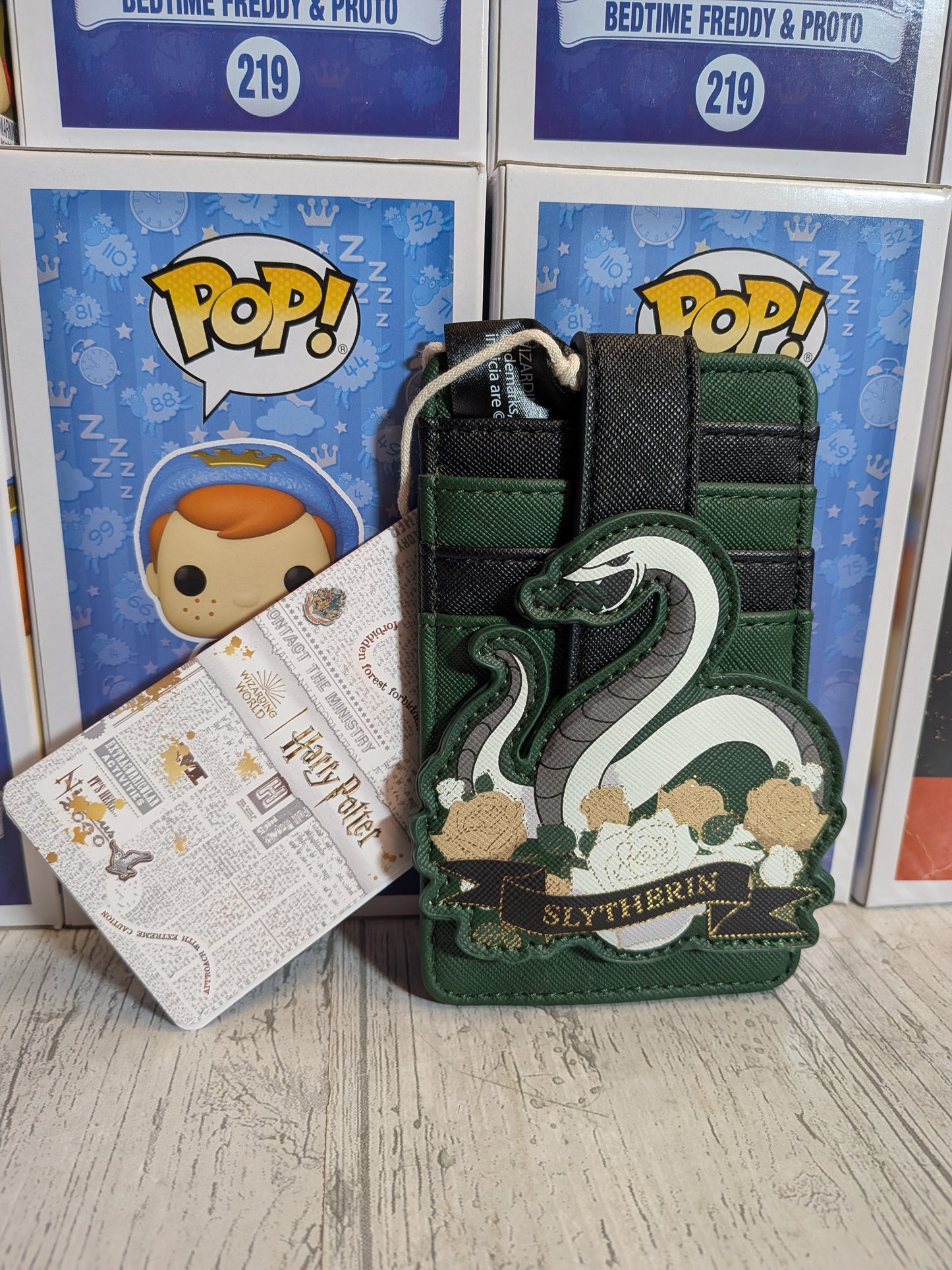 Loungefly Harry Potter – Slytherin Haus-Tattoo-Kartenhalter 🐍