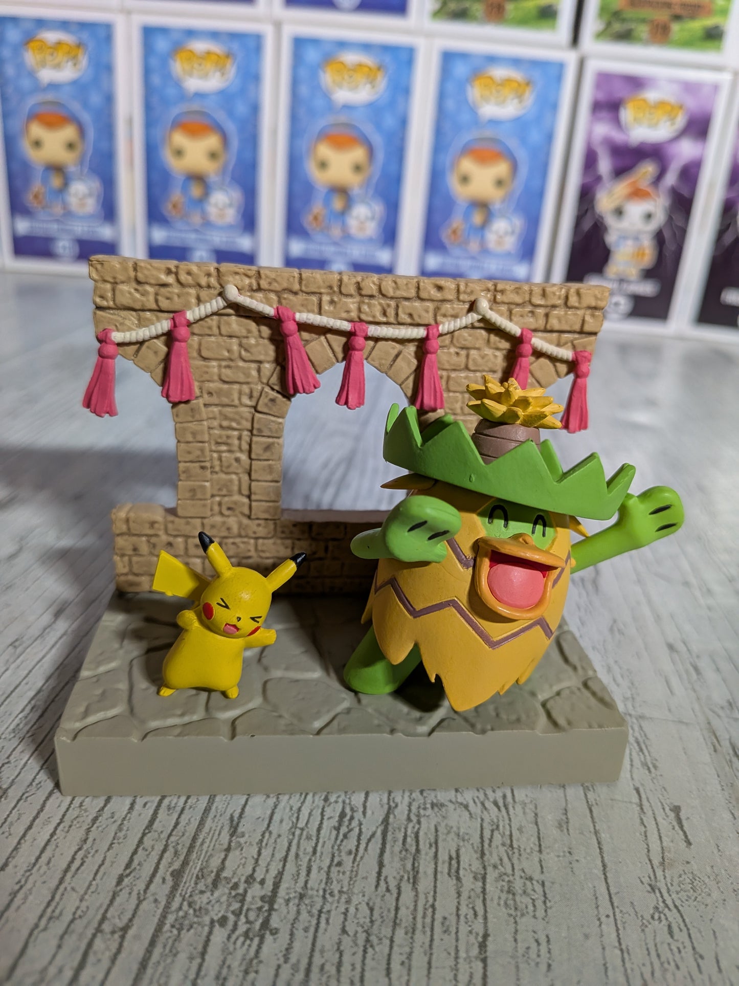 Re-Ment Pokémon Town 2 Festival Street Corner - Pikachu & Ludicolo (~10cm)