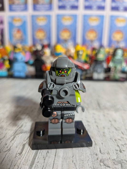 LEGO Minifigures - Alien Avenger