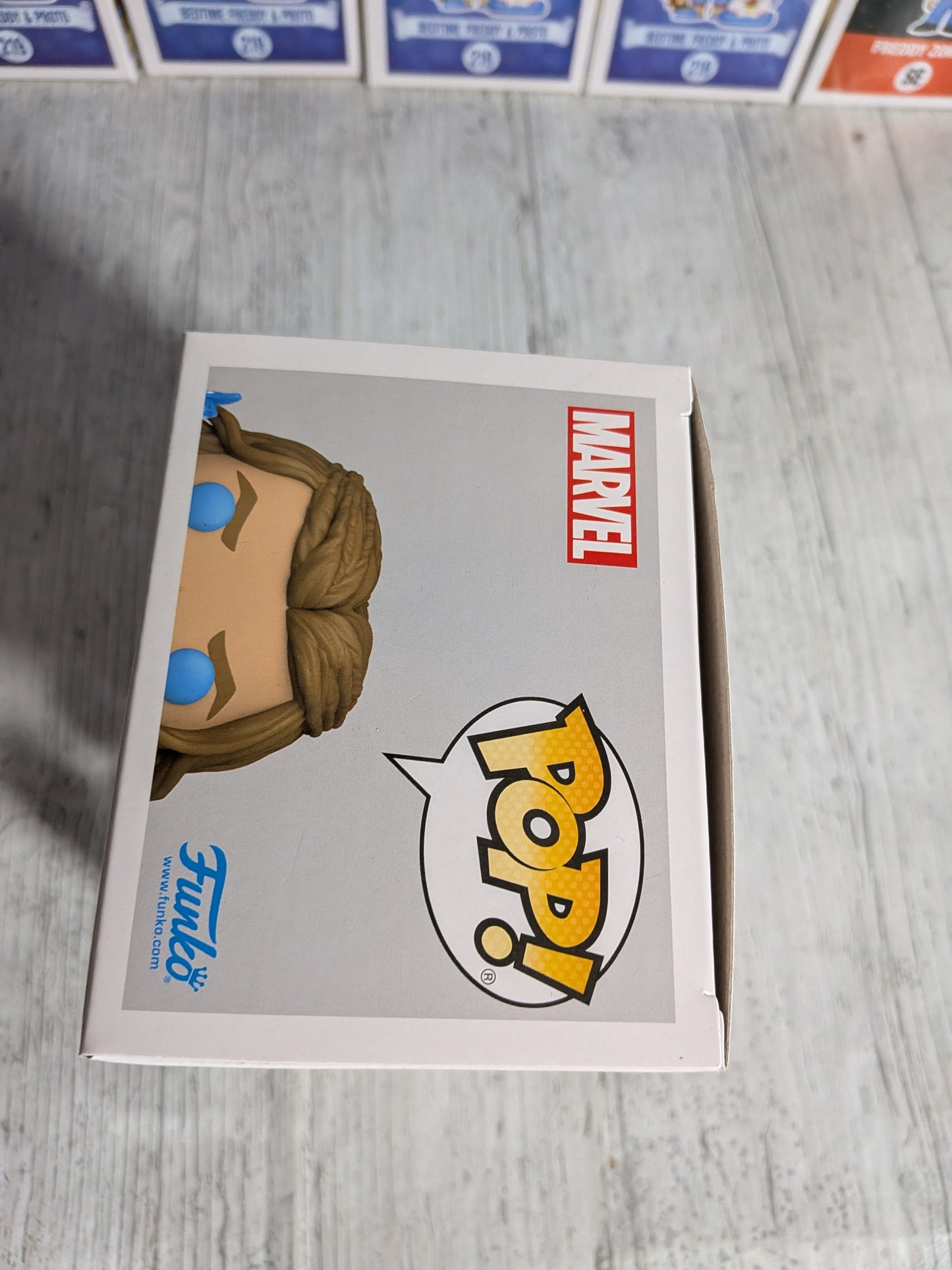 Funko Pop Marvel Studios Avengers Endgame #1117 – Thor (CCE/Glow/Geöffnet/Beschädigter Kunststoff)