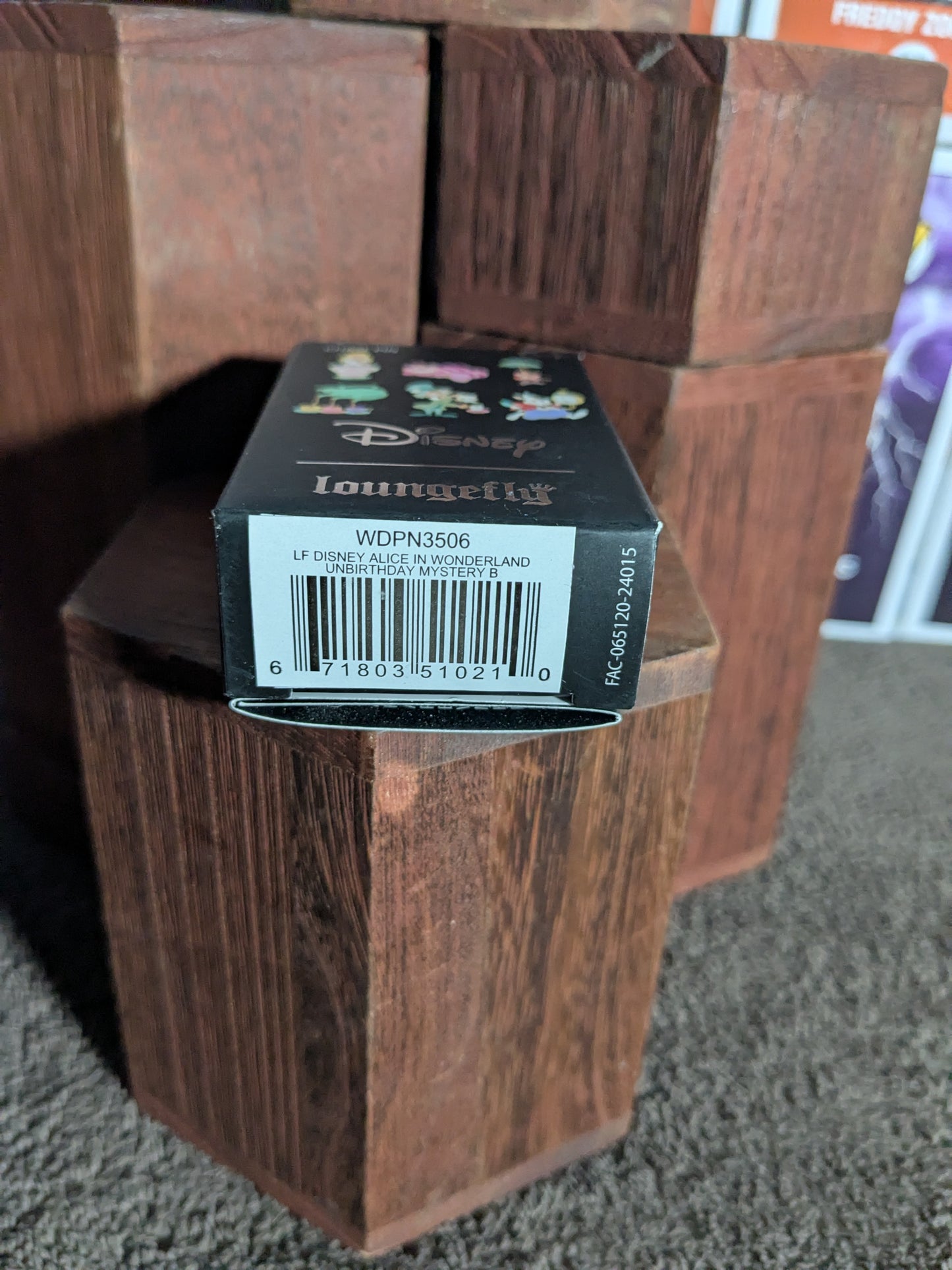 Loungefly : Disney Mystery Pin Box