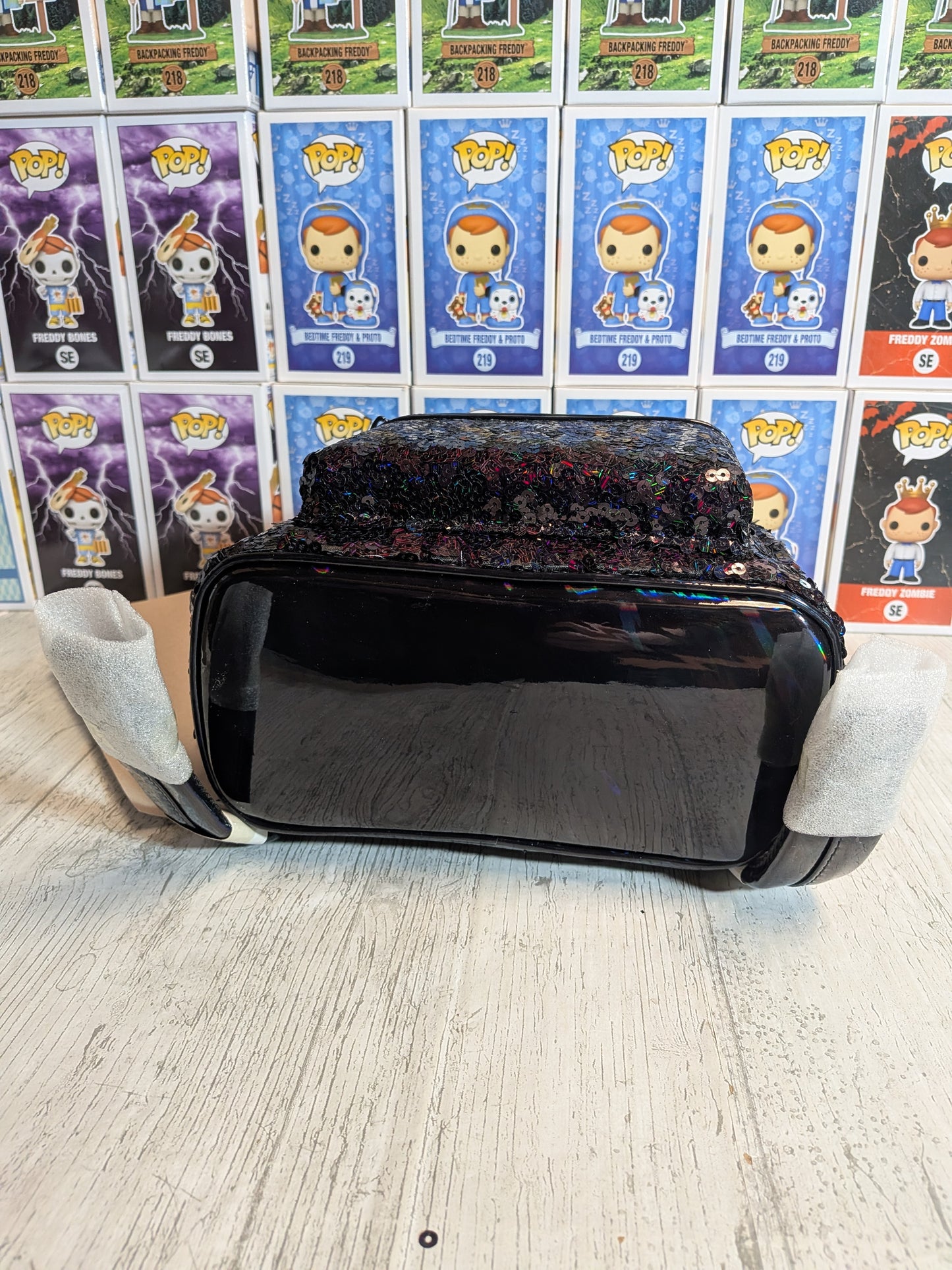 Loungefly Disney – Minnie Mouse Mini-Rucksack, schwarz, holografisch 🎀