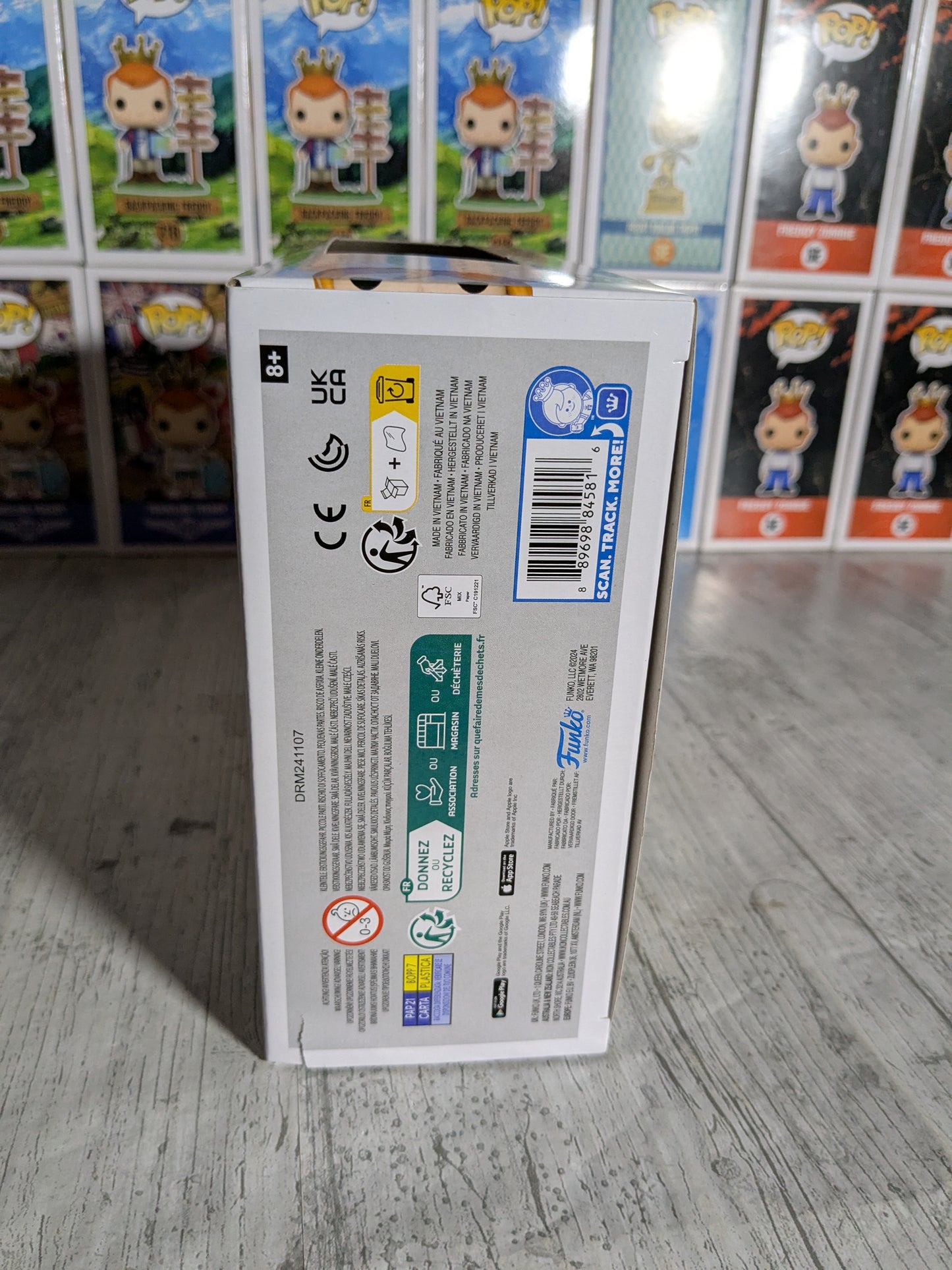 Funko pop 1777 : Nami Wanted Poster (Damaged box)