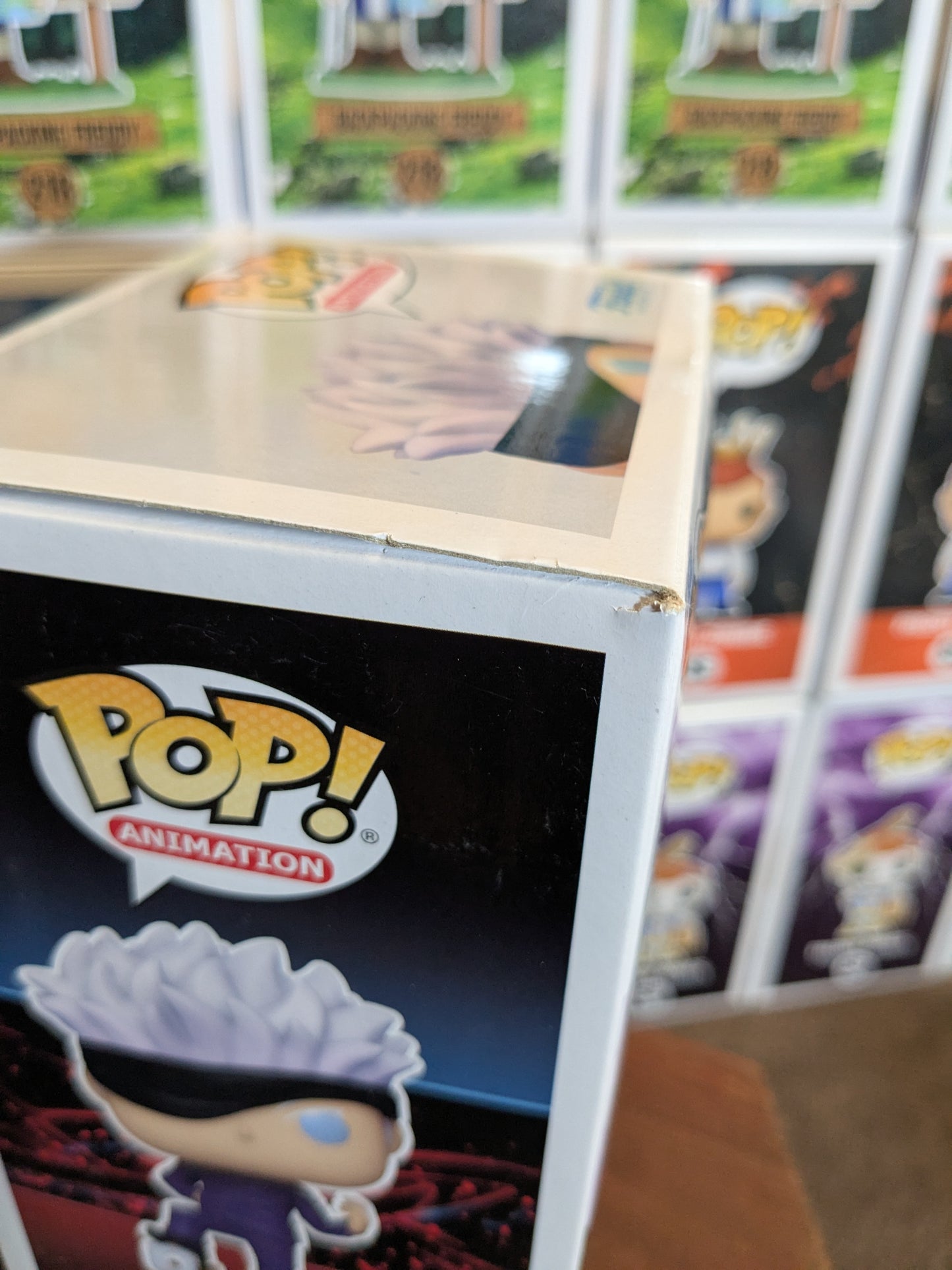 Funko pop 1608 : Satoru Gojo with Jogo's Head (SC2024)(Damaged Box/ Opened)