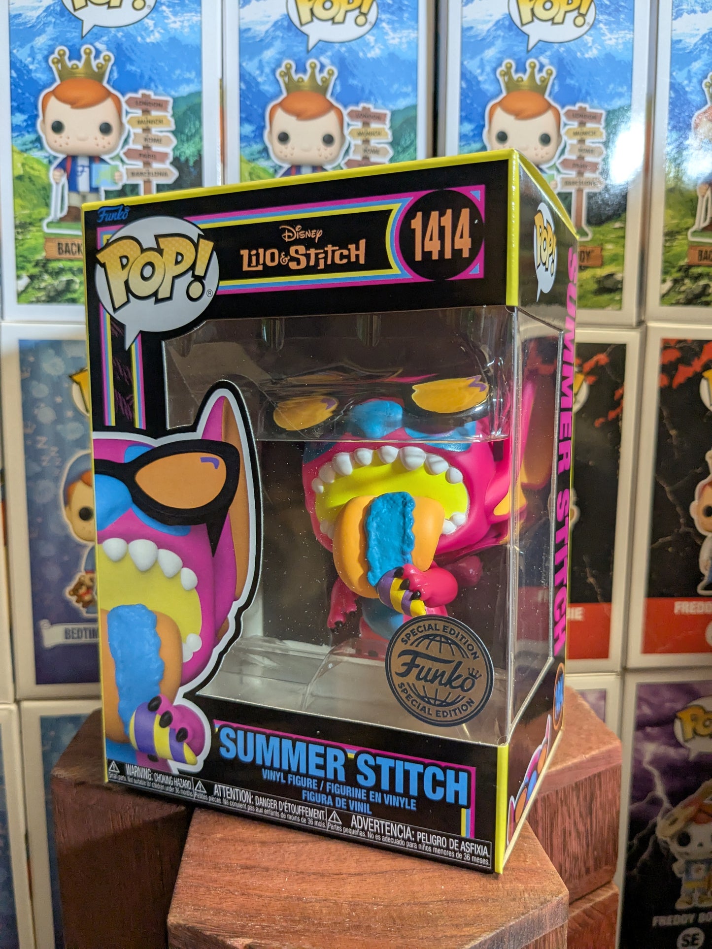 Funko pop 1414 : Summer Stitch (Blacklight)