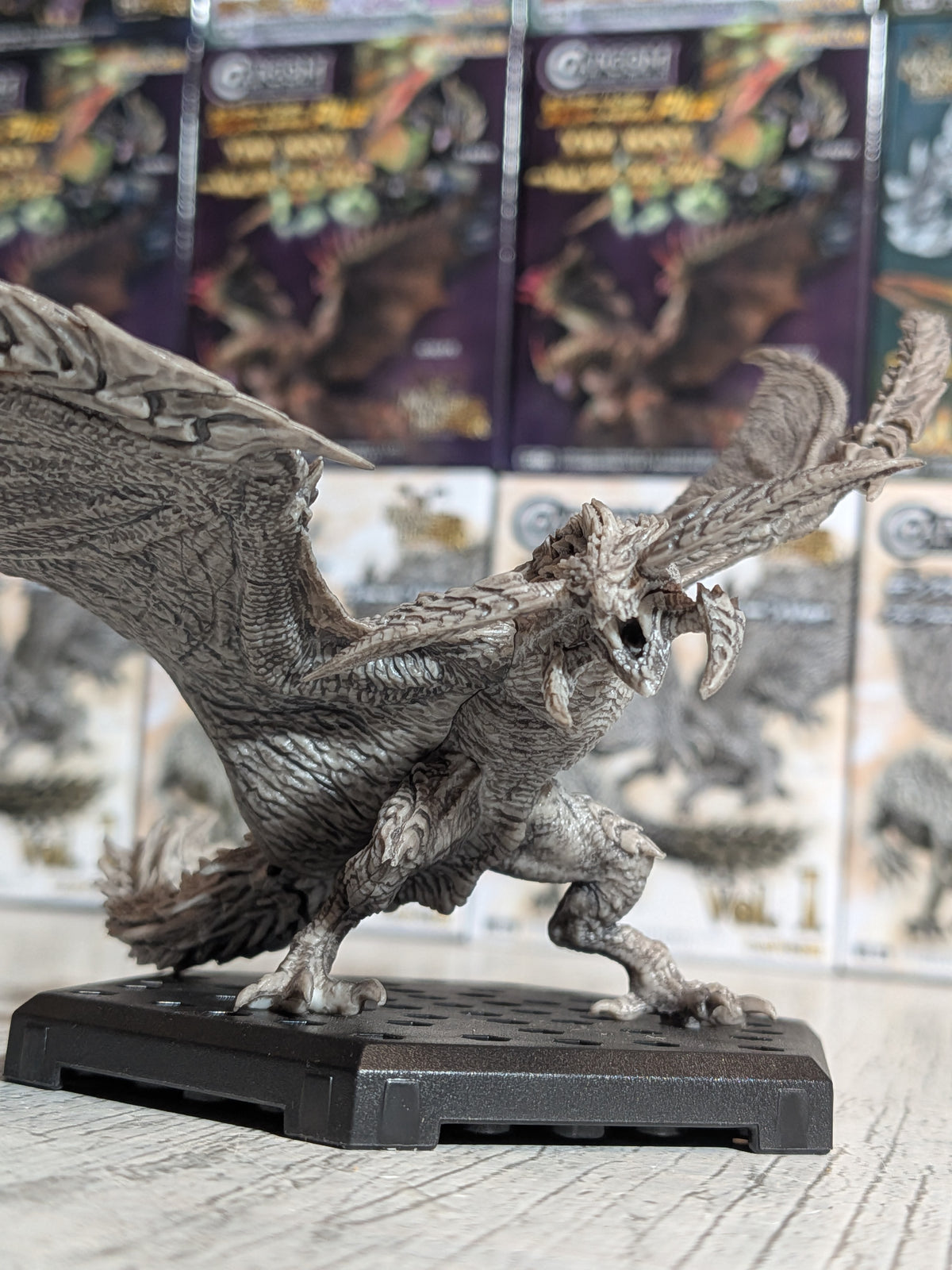 Capcom Figure Builder - CFB Vol. 27 - Monster Hunter Wilds - Rey Dau (Stone Version) - (~11cm)
