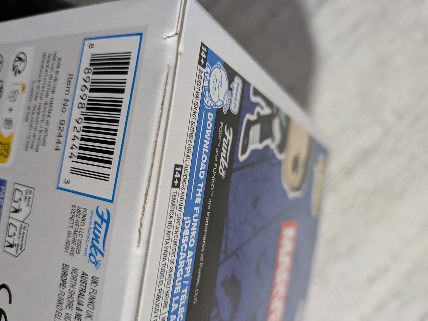 Funko Pop Marvel #1577 – Punisher mit Schwert (ECCC2026/beschädigte Box)