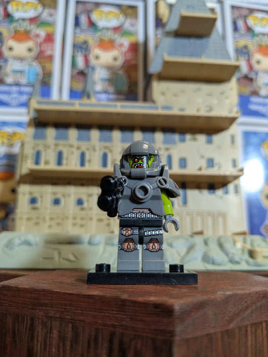 Lego Minifigures : Alien Avenger