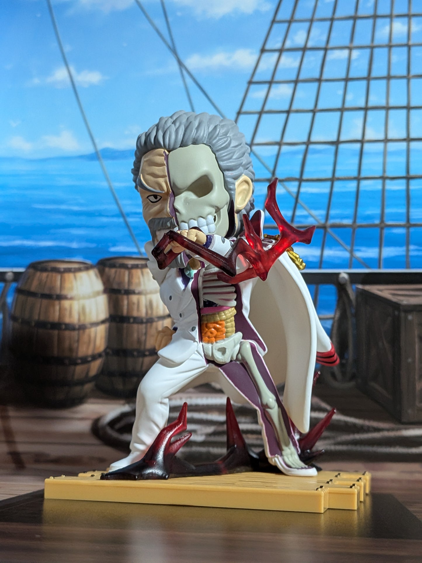 Mighty Jaxx - One Piece Freeny's Hidden Dissectibles Marines Edition - Monkey D. Garp (~10cm)