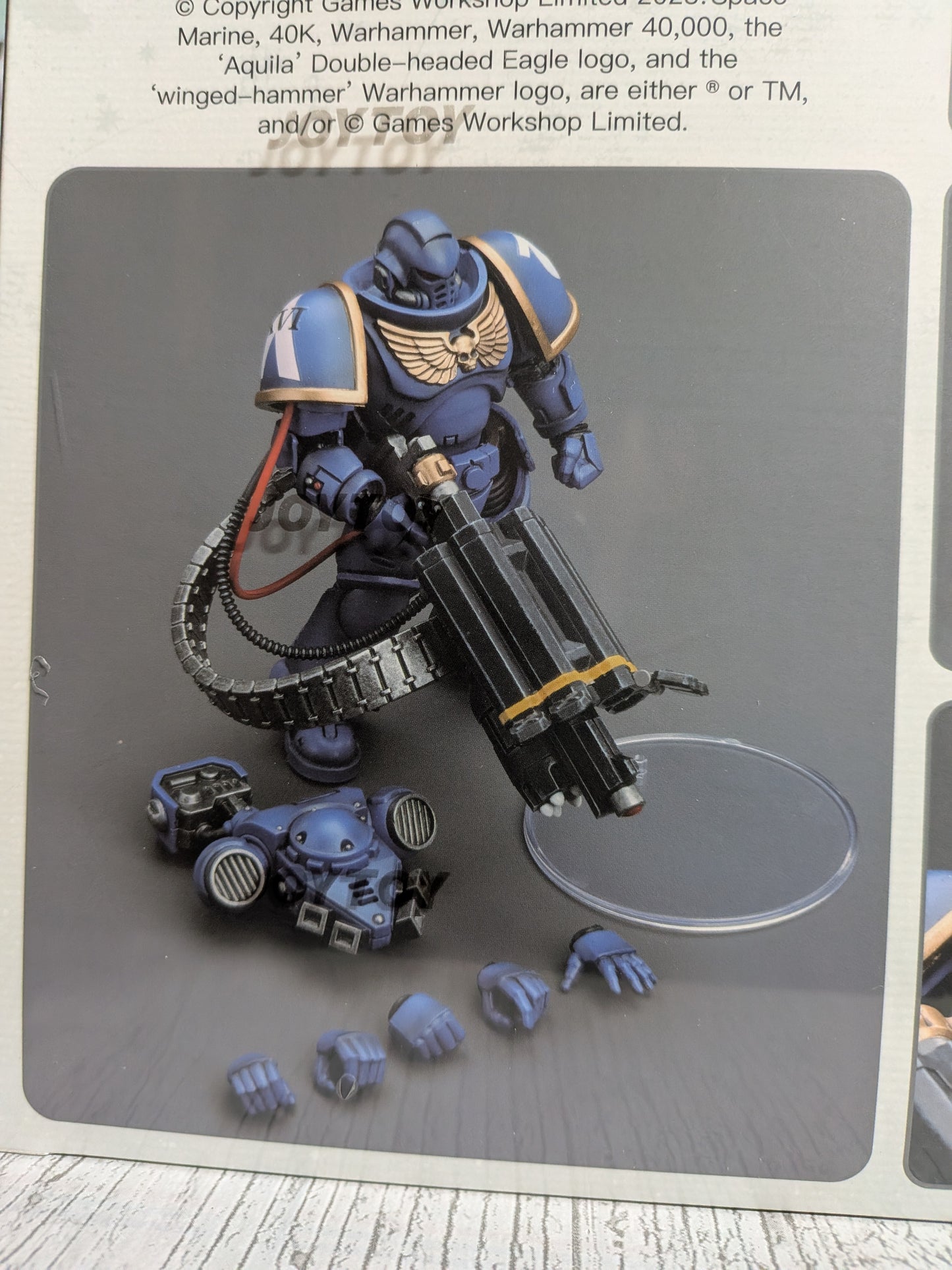 JoyToy Warhammer 40k - Ultramarines Desolation Marine mit Superfrag-Raketenwerfer (12,1cm)
