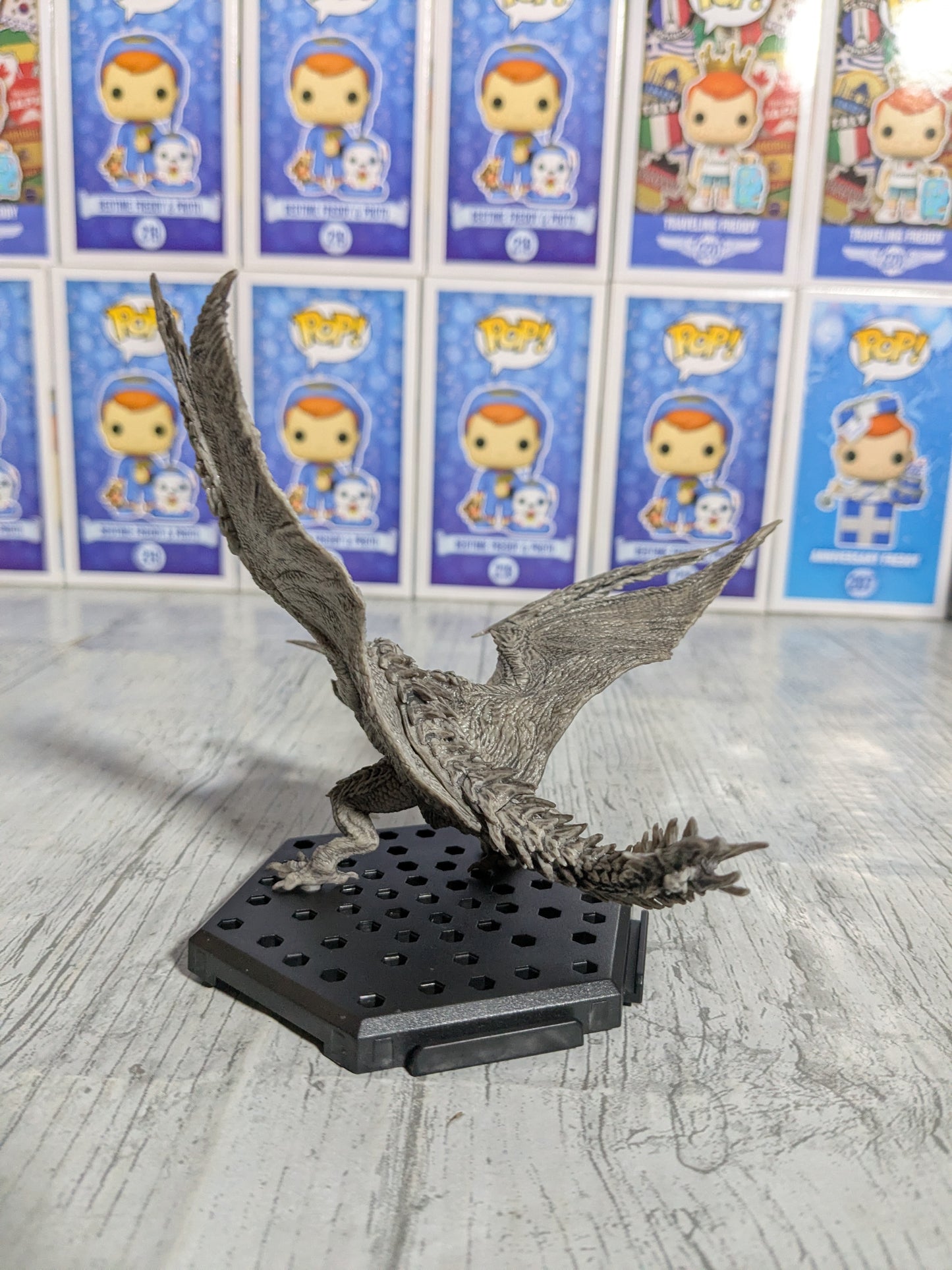Capcom Figure Builder - CFB Vol. 27 - Monster Hunter Wilds - Rey Dau (Stone Version) - env. 11cm